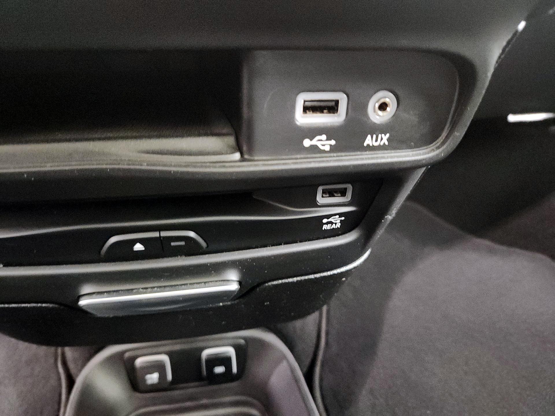 Thumbnail: 2019 Chrysler Pacifica - 19