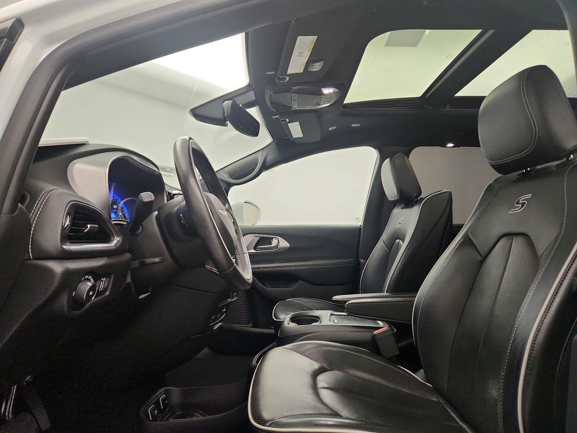 Thumbnail: 2019 Chrysler Pacifica - 20