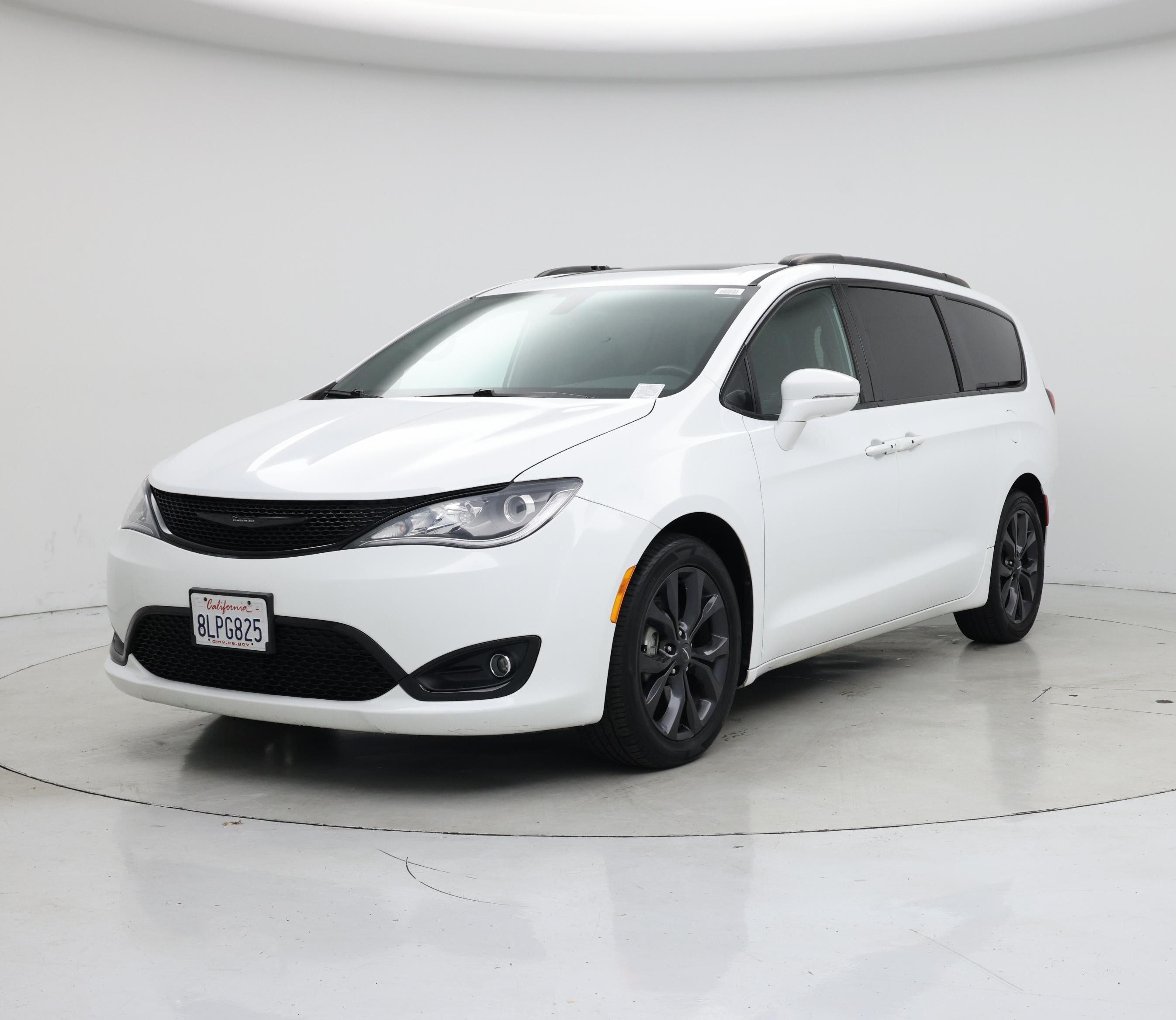 Thumbnail: 2019 Chrysler Pacifica - 4