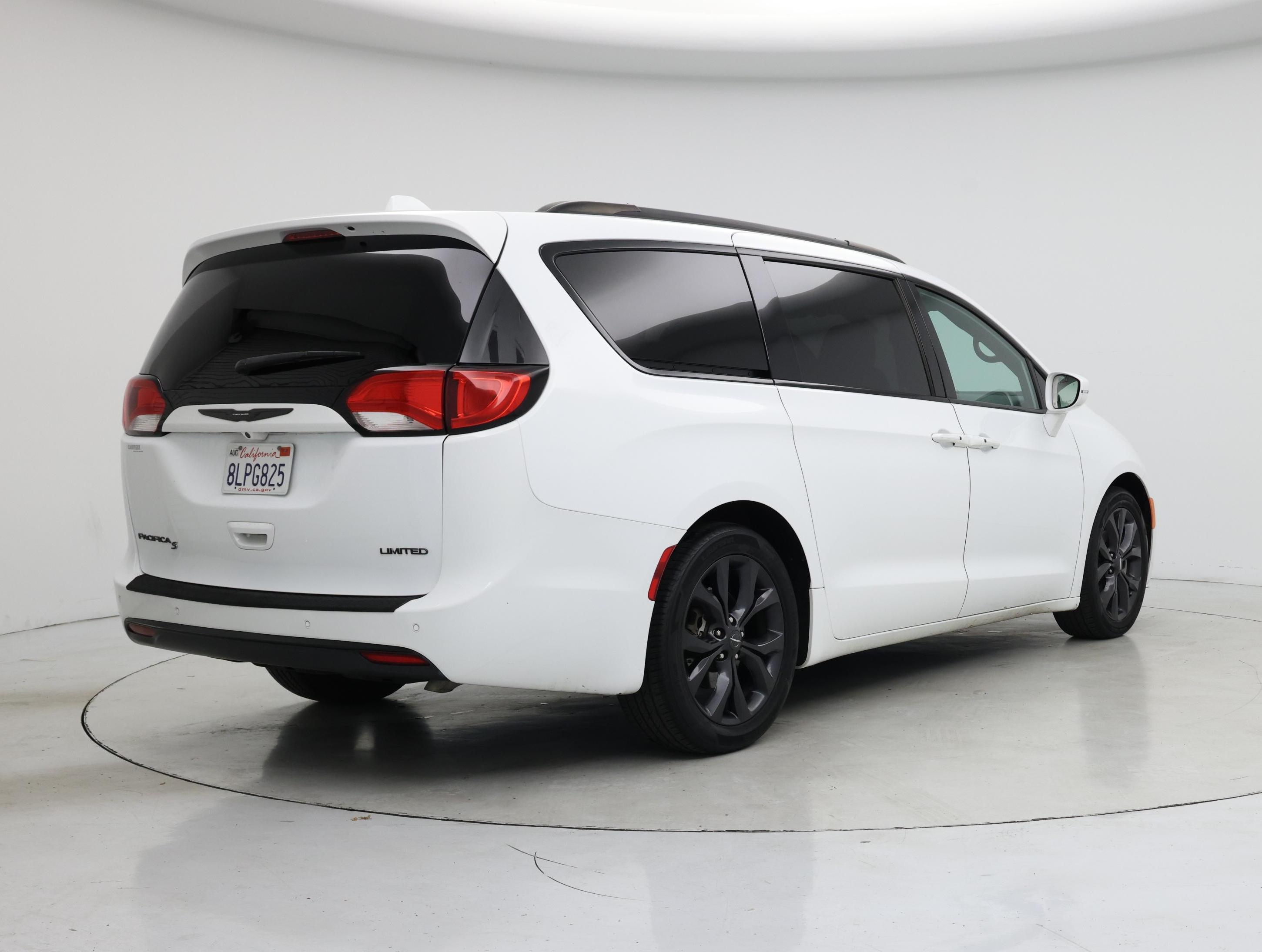 Thumbnail: 2019 Chrysler Pacifica - 8