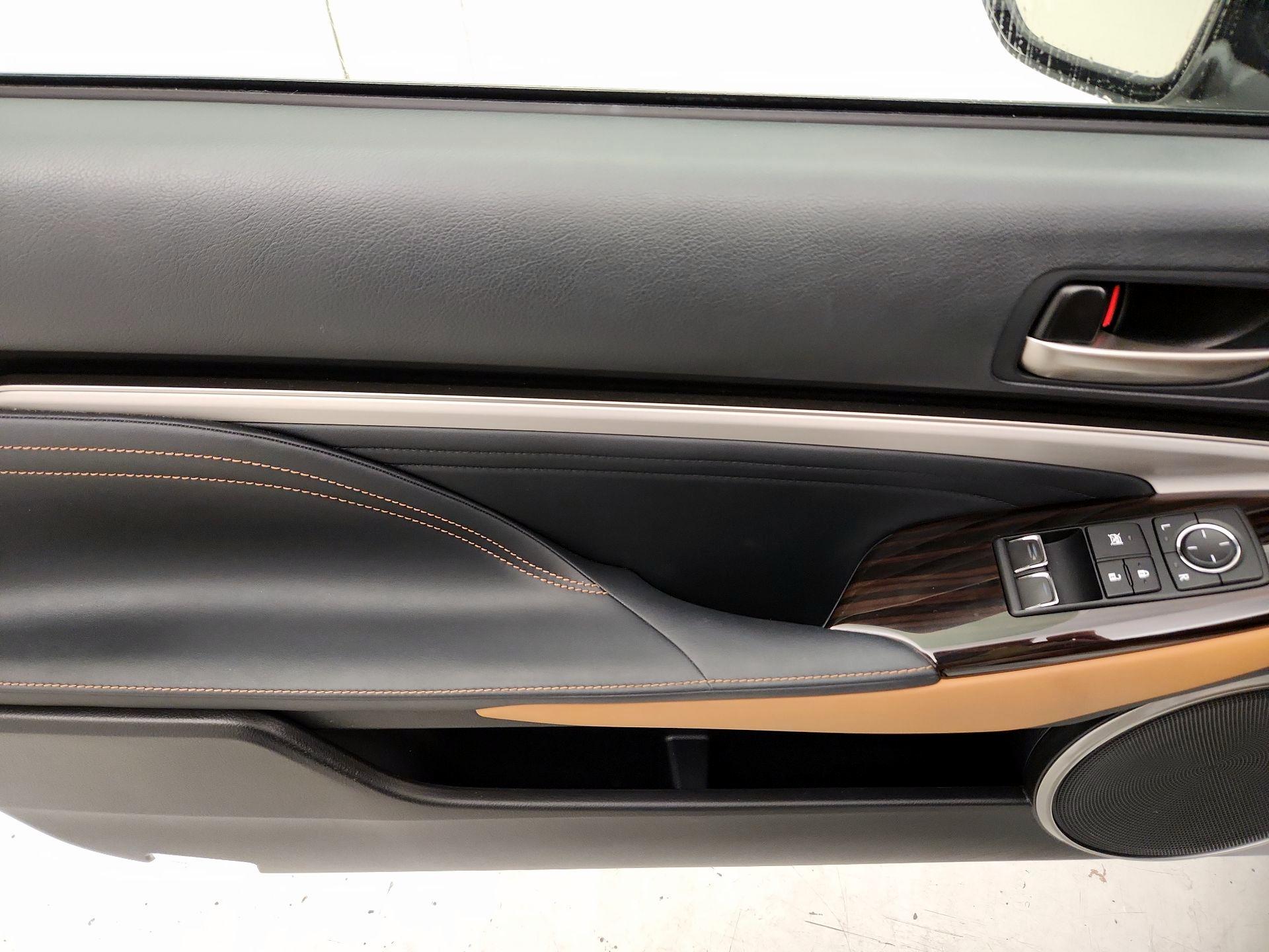 Thumbnail: 2019 Lexus RC - 12