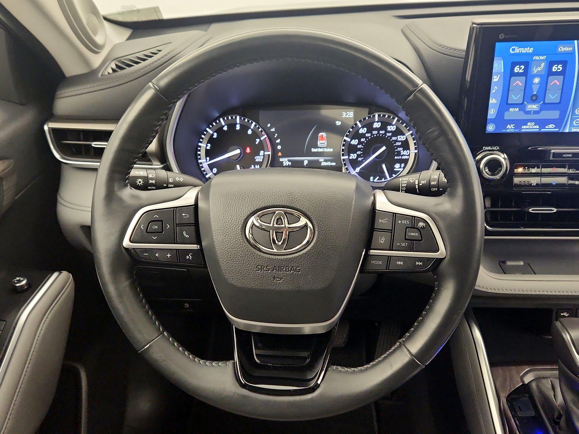 Thumbnail: 2022 Toyota Highlander - 10