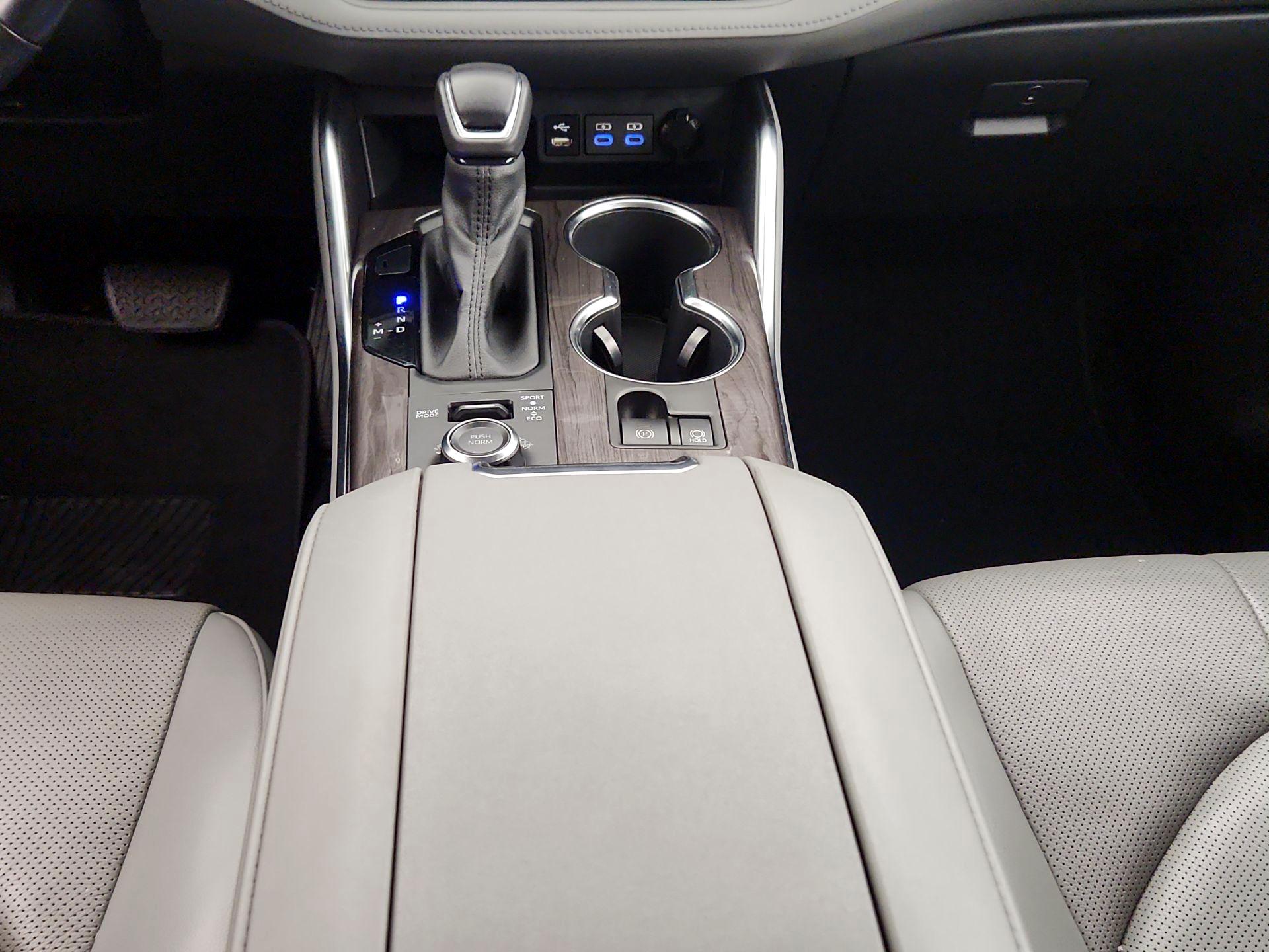 Thumbnail: 2022 Toyota Highlander - 18