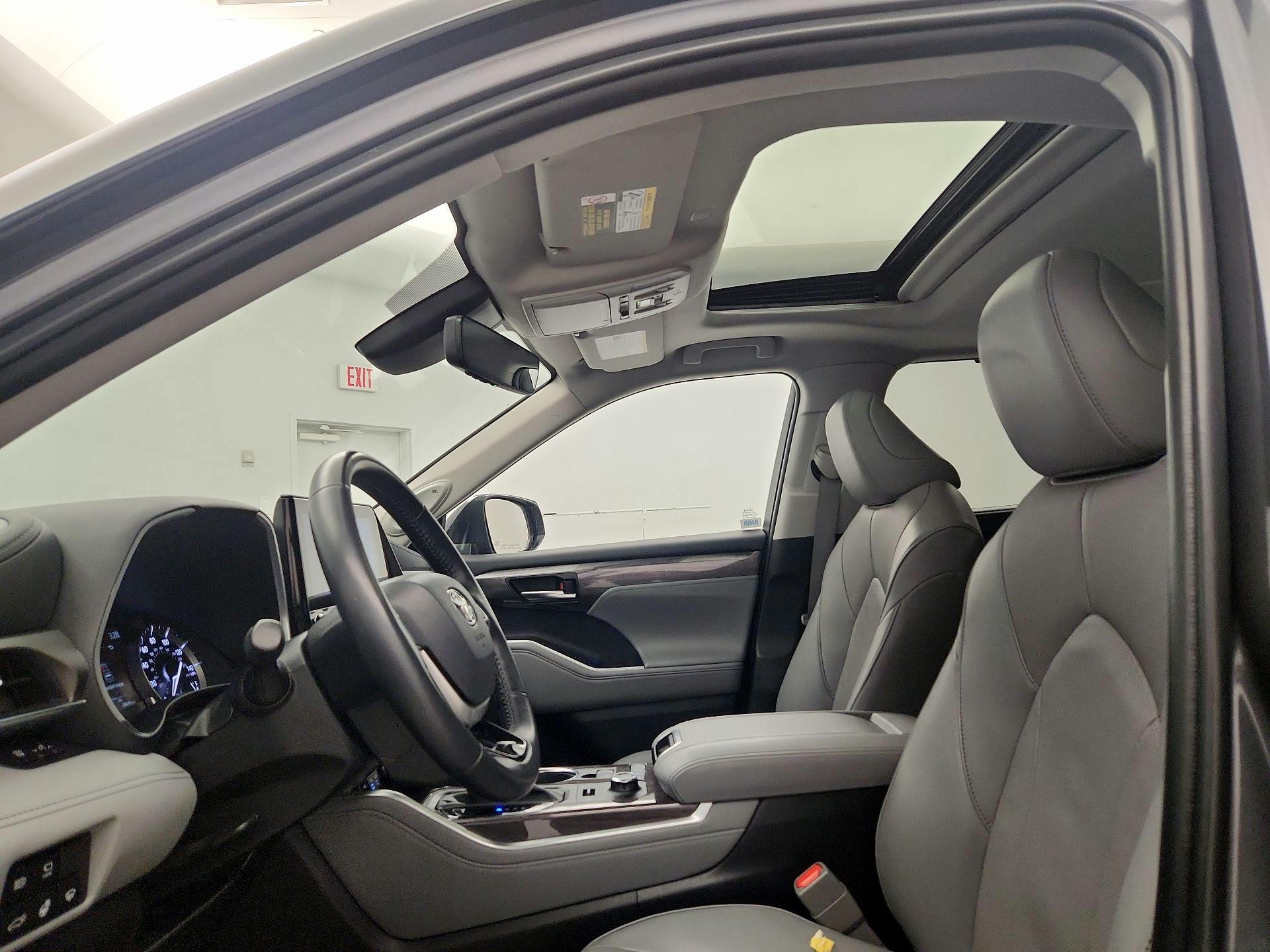 Thumbnail: 2022 Toyota Highlander - 20