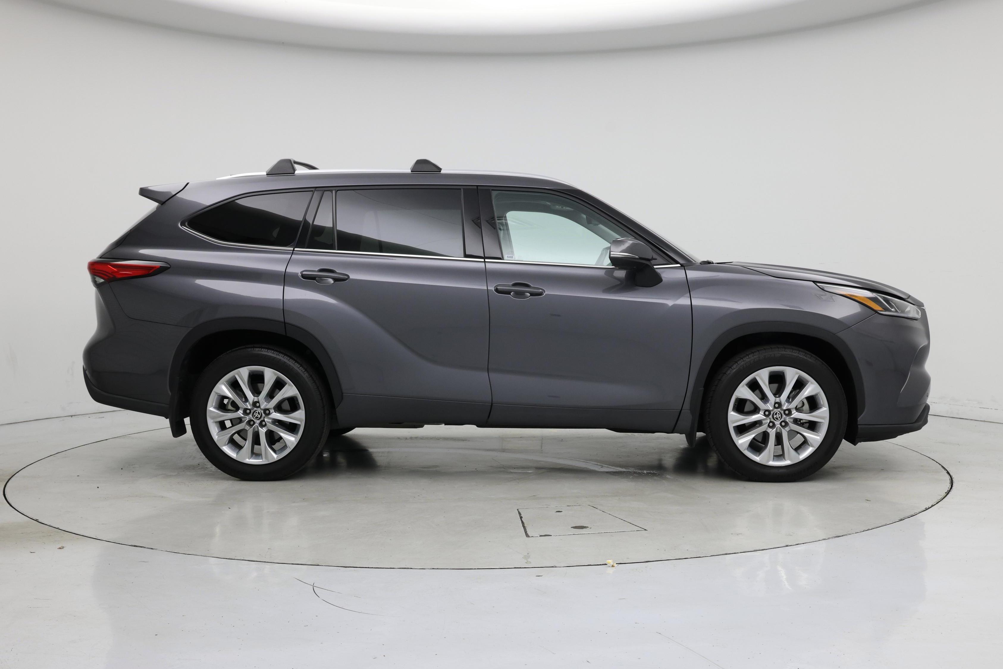 Thumbnail: 2022 Toyota Highlander - 7