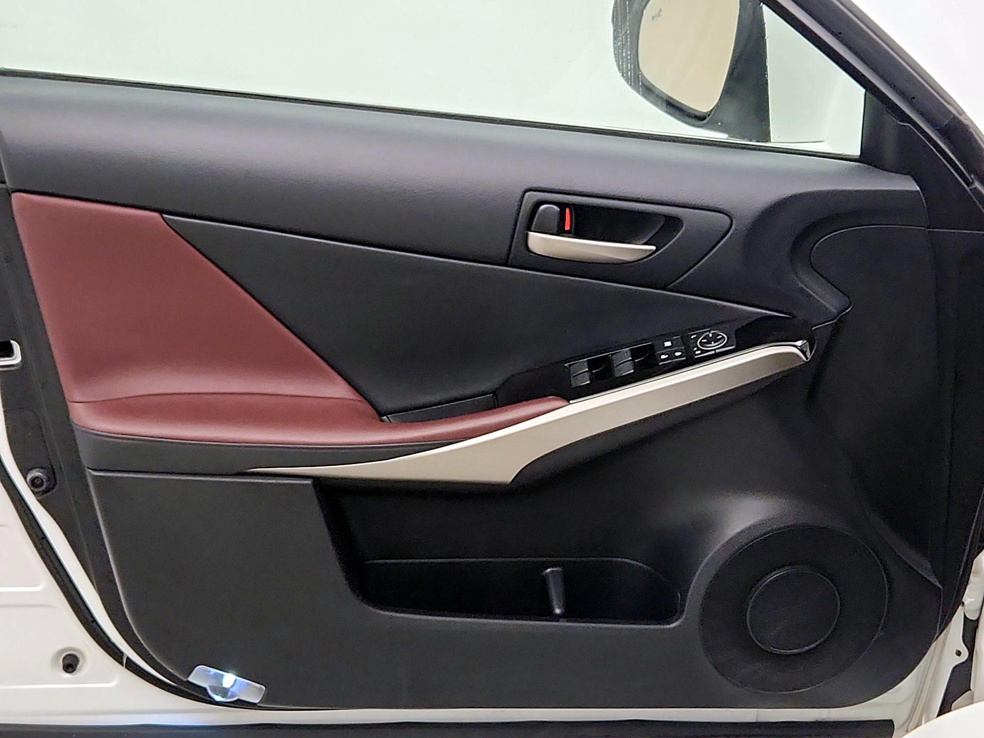 Thumbnail: 2020 Lexus IS - 12