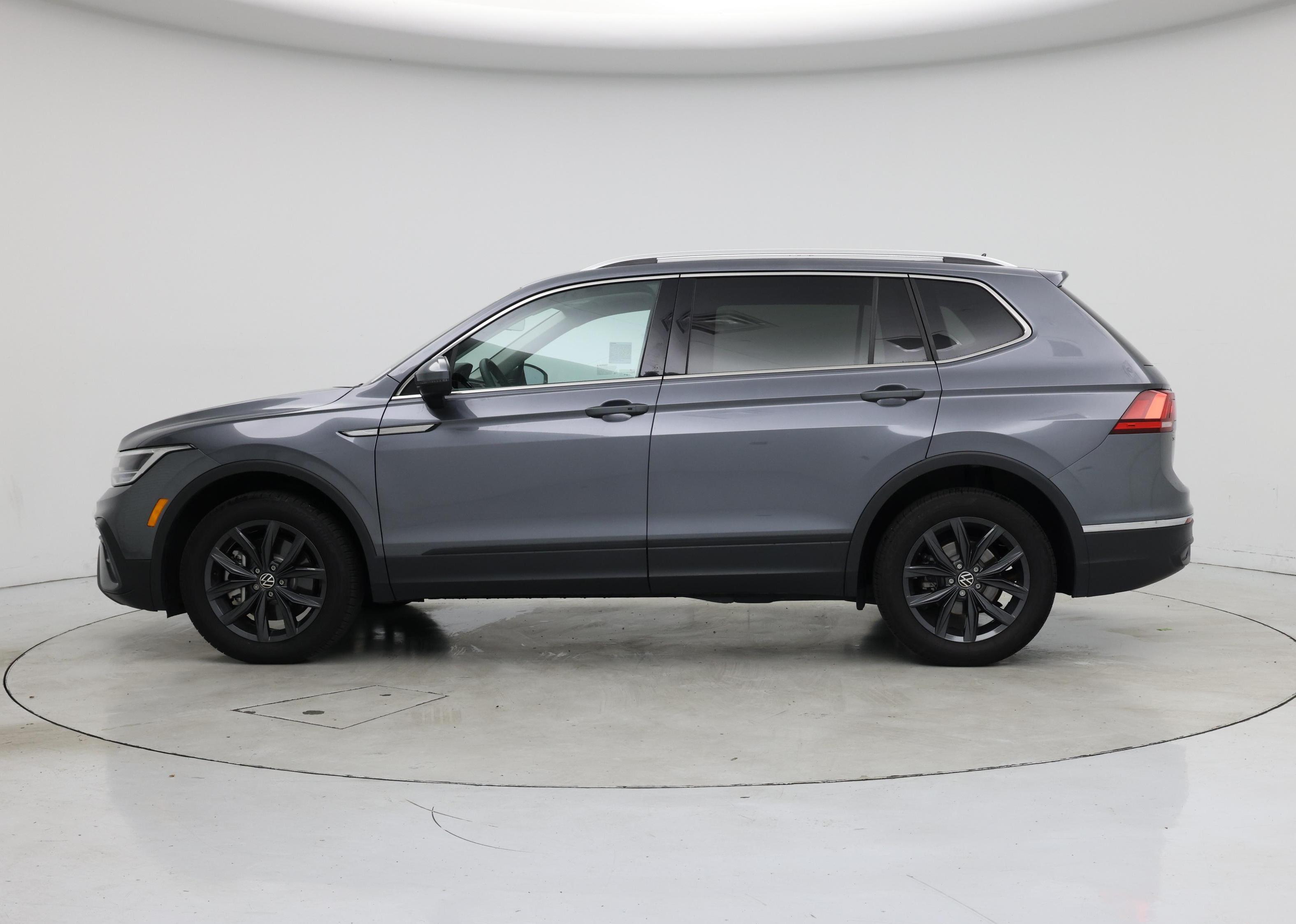 Thumbnail: 2024 Volkswagen Tiguan - 3