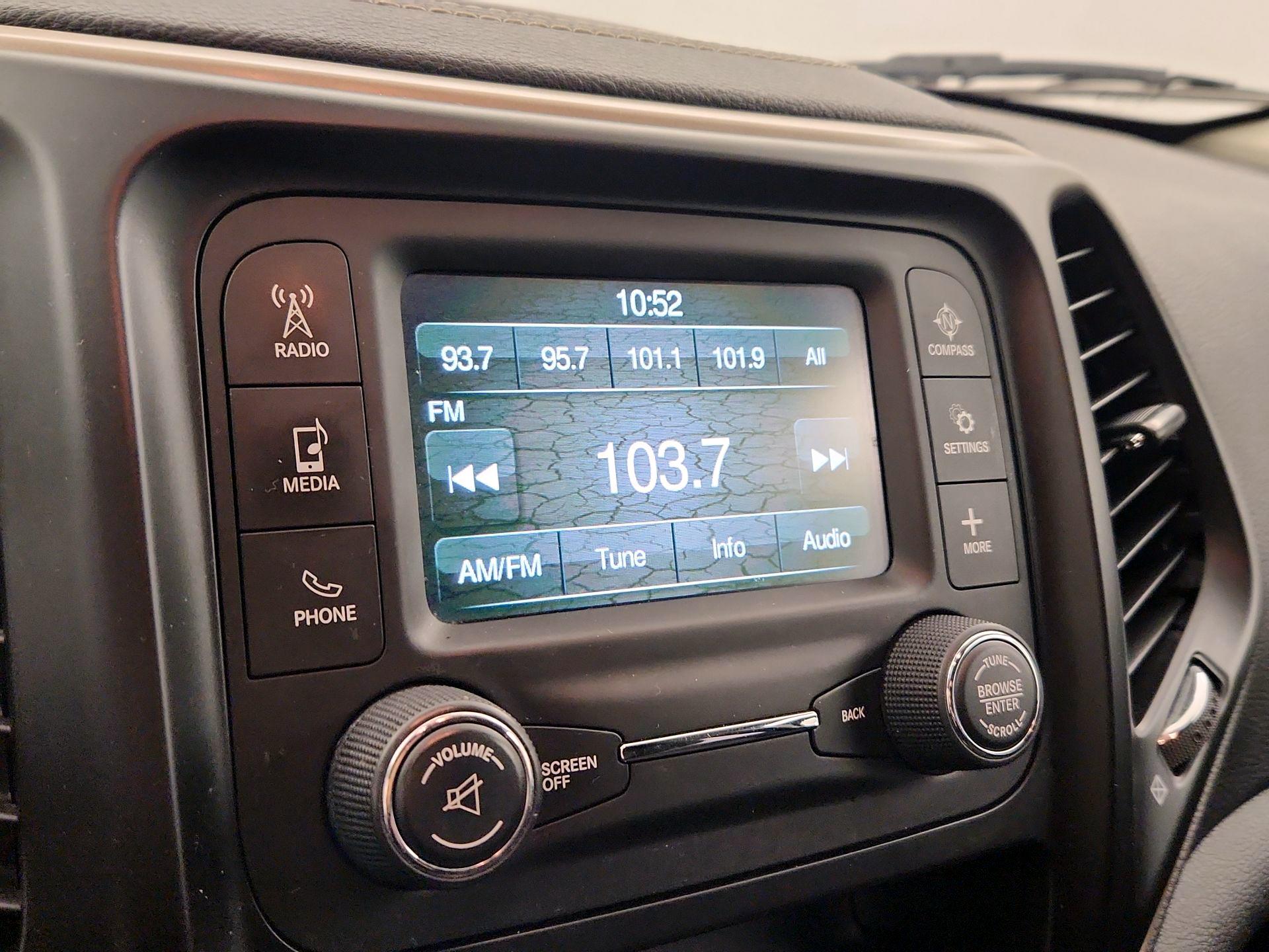 Thumbnail: 2015 Jeep Cherokee - 14