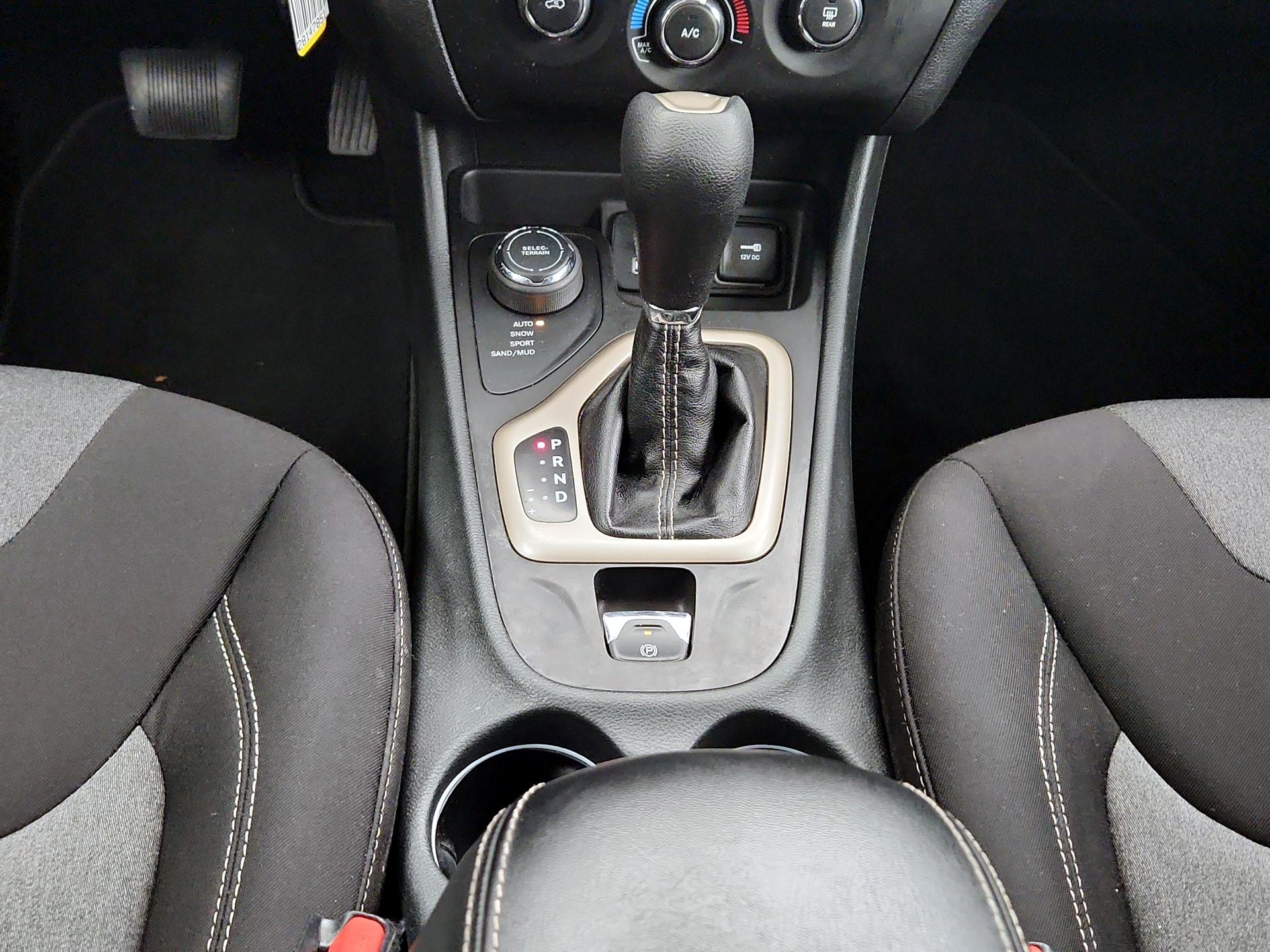 Thumbnail: 2015 Jeep Cherokee - 16