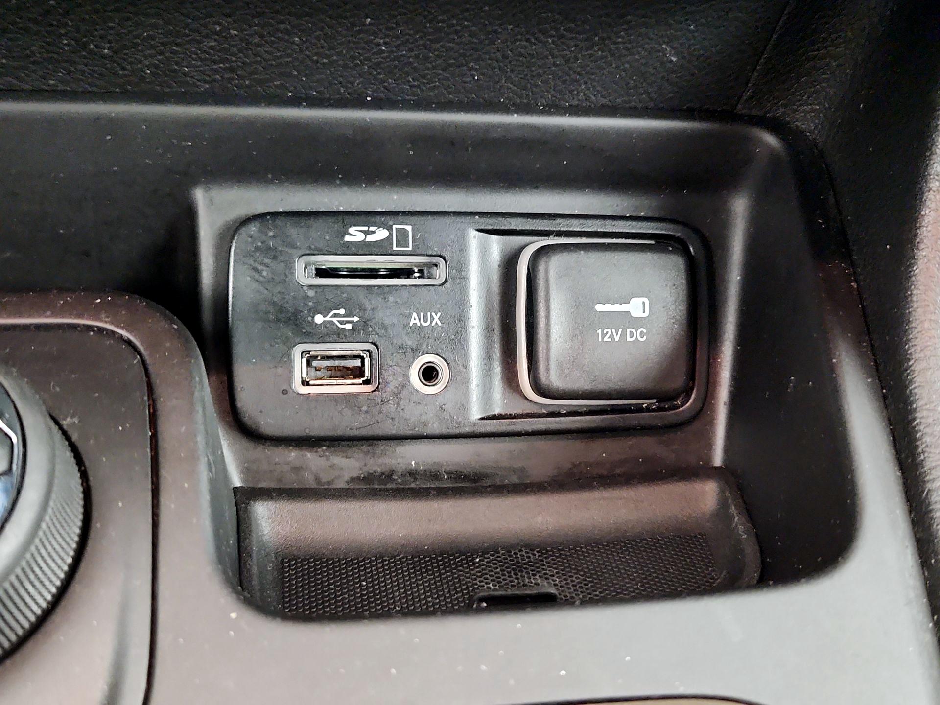 Thumbnail: 2015 Jeep Cherokee - 17