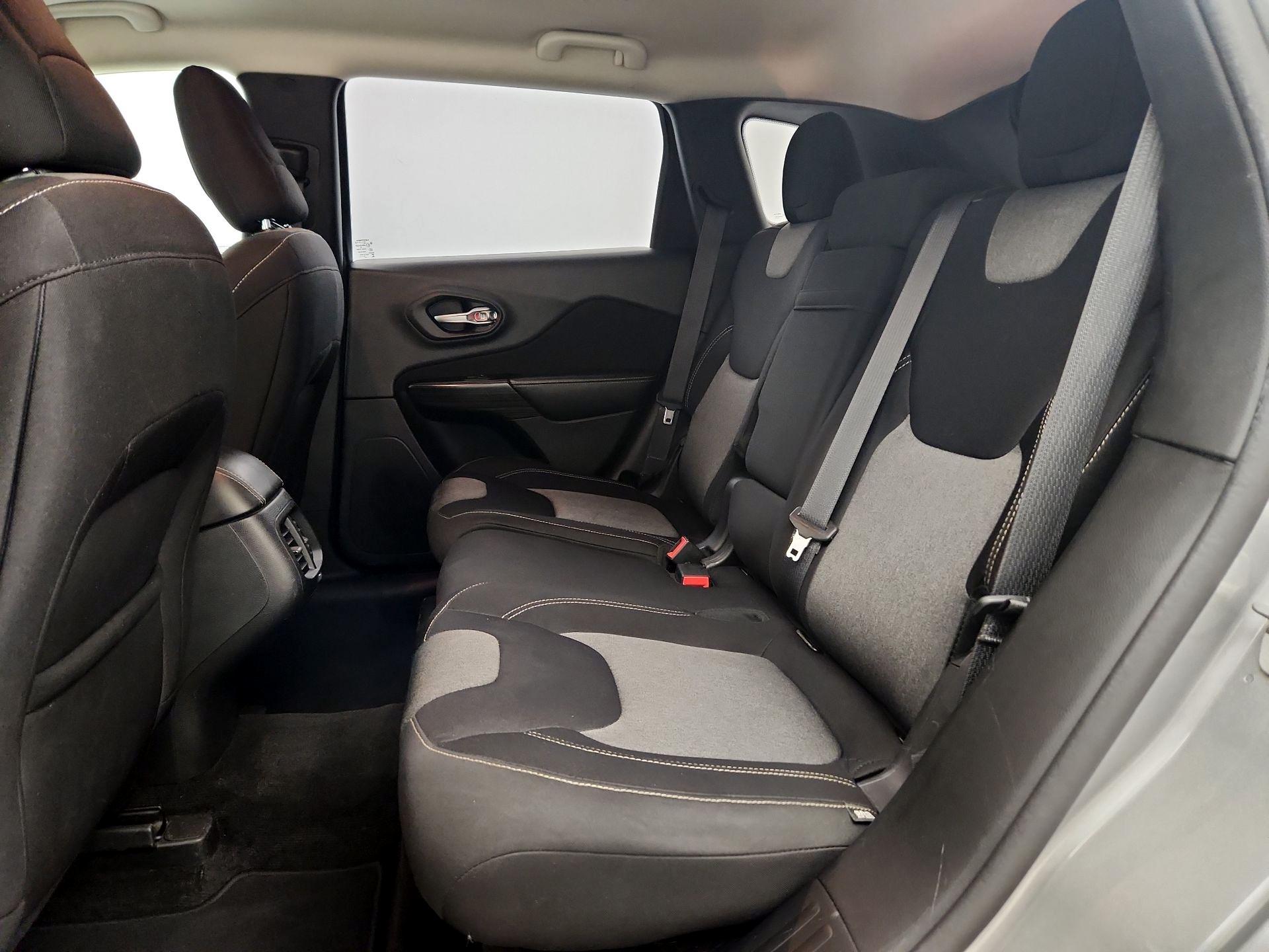 Thumbnail: 2015 Jeep Cherokee - 18