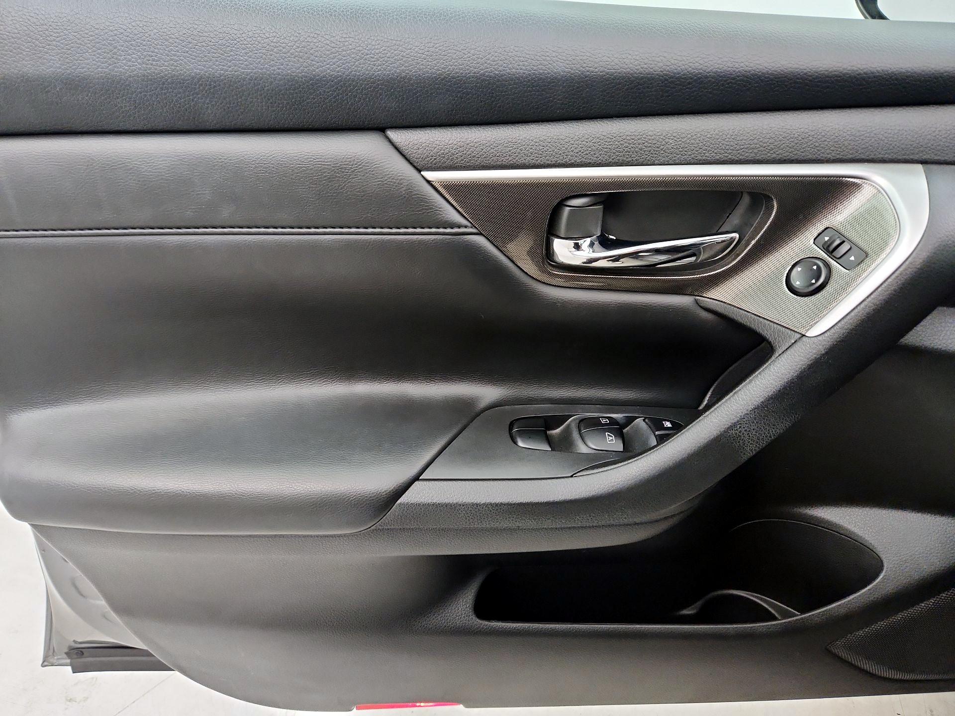 Thumbnail: 2015 Nissan Altima - 12