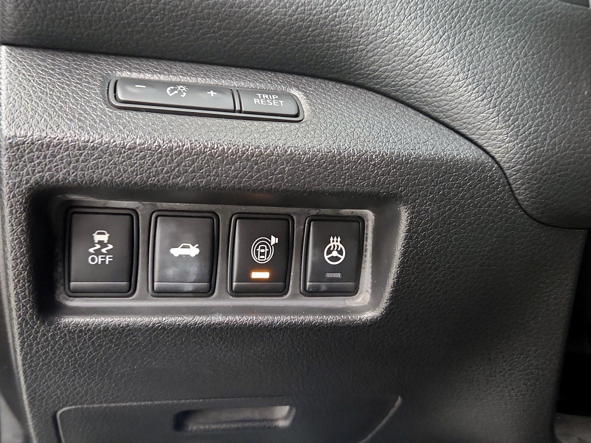 Thumbnail: 2015 Nissan Altima - 13