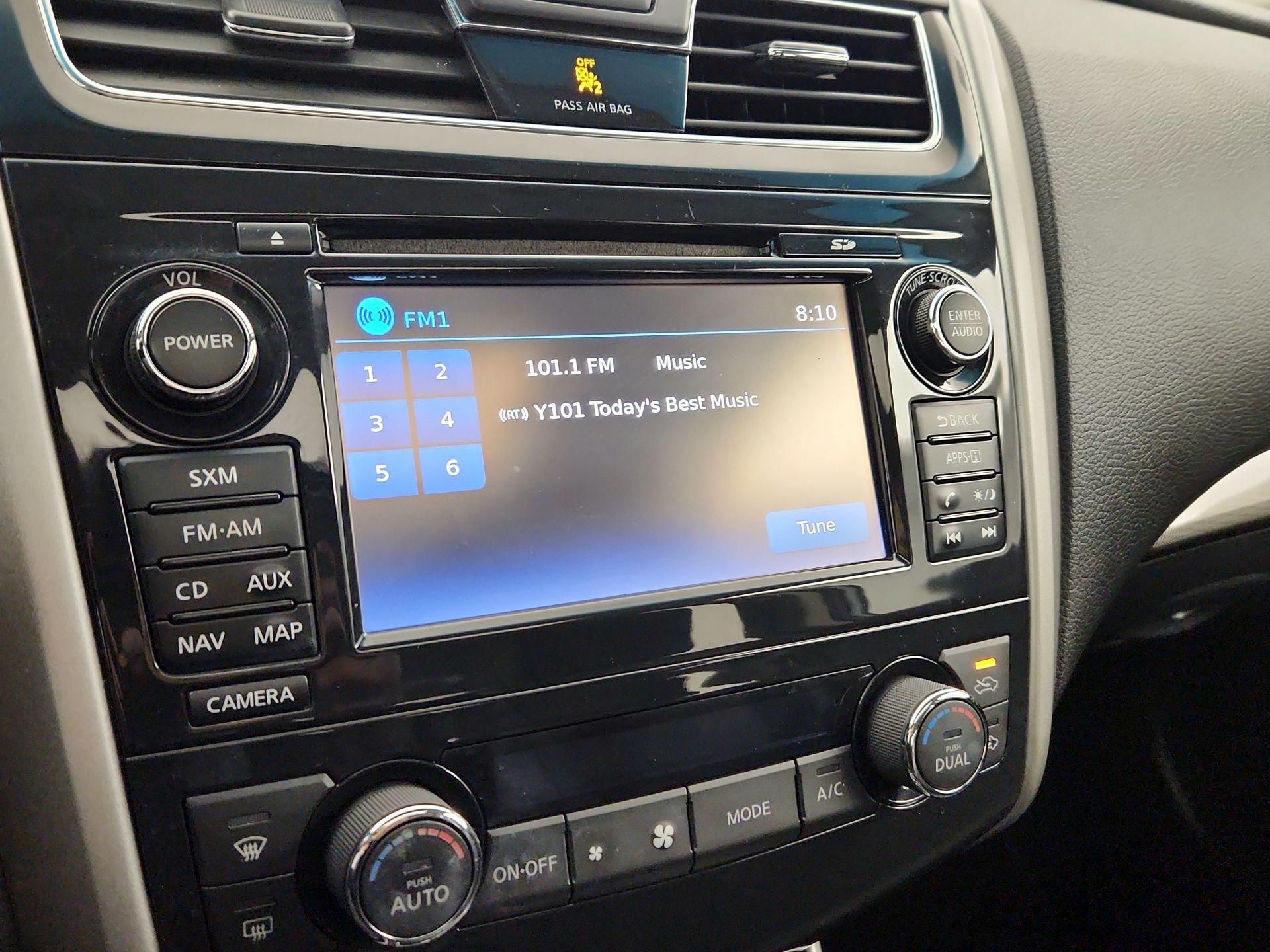 Thumbnail: 2015 Nissan Altima - 15