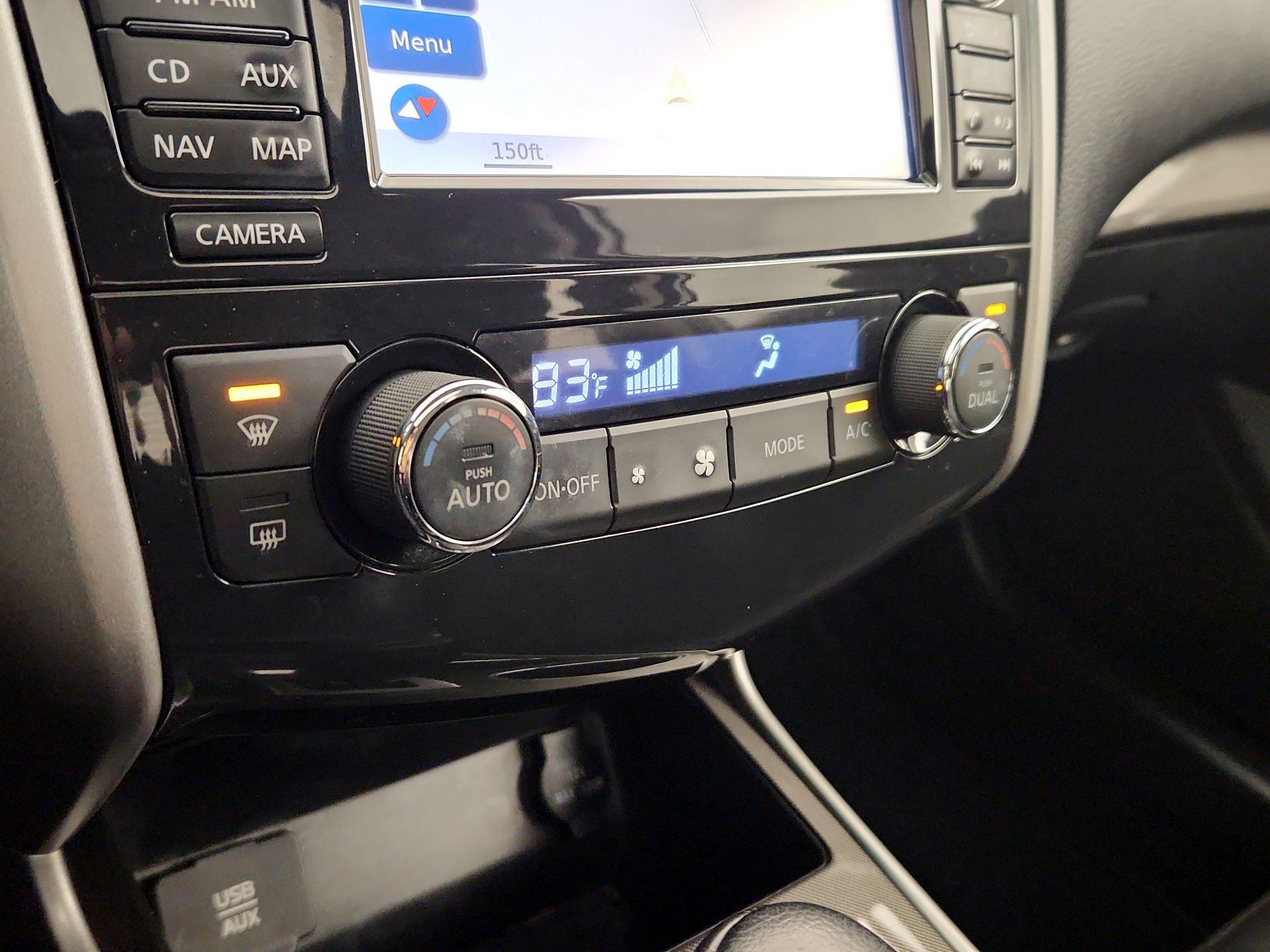 Thumbnail: 2015 Nissan Altima - 16