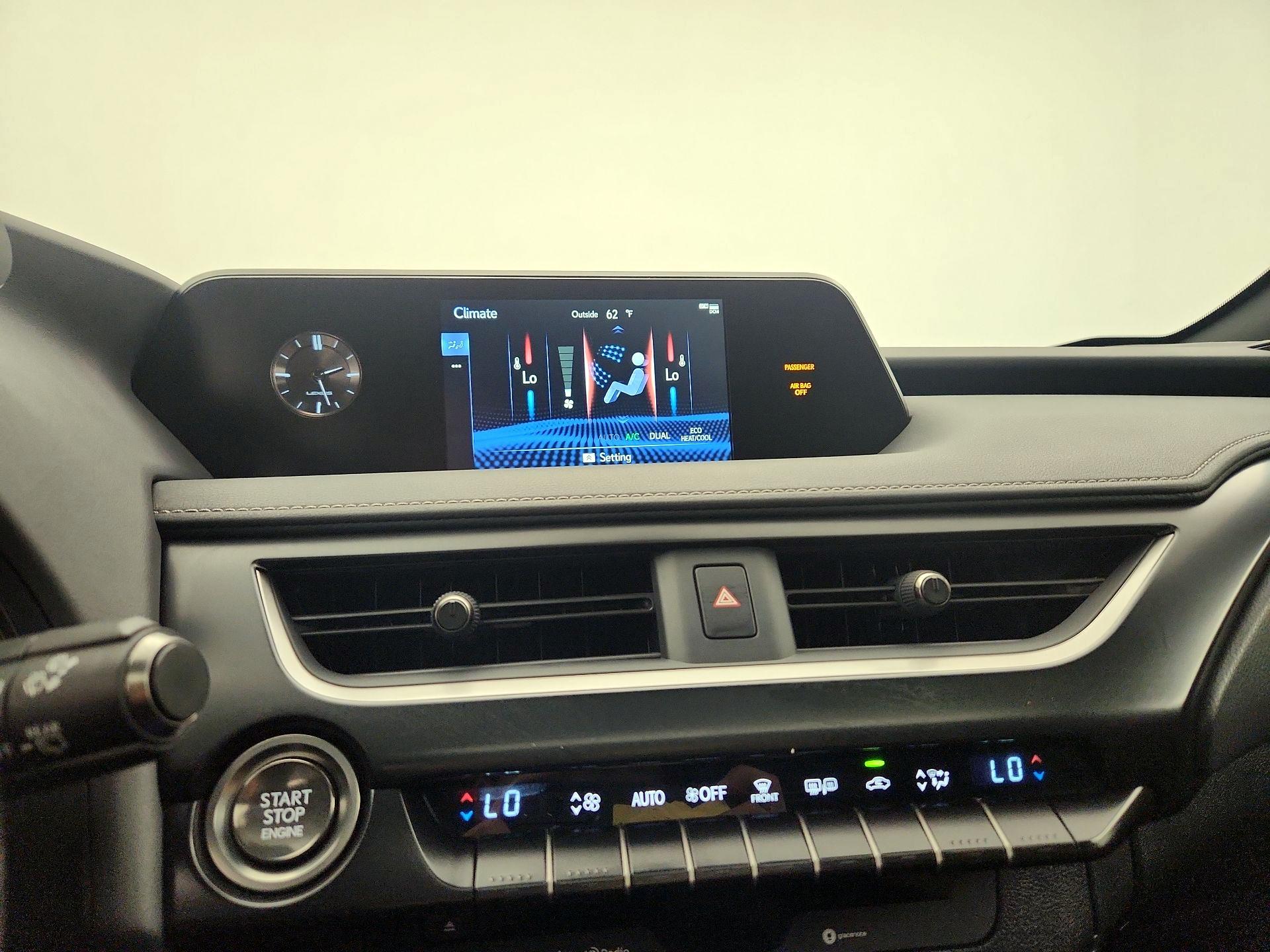 Thumbnail: 2019 Lexus UX - 15