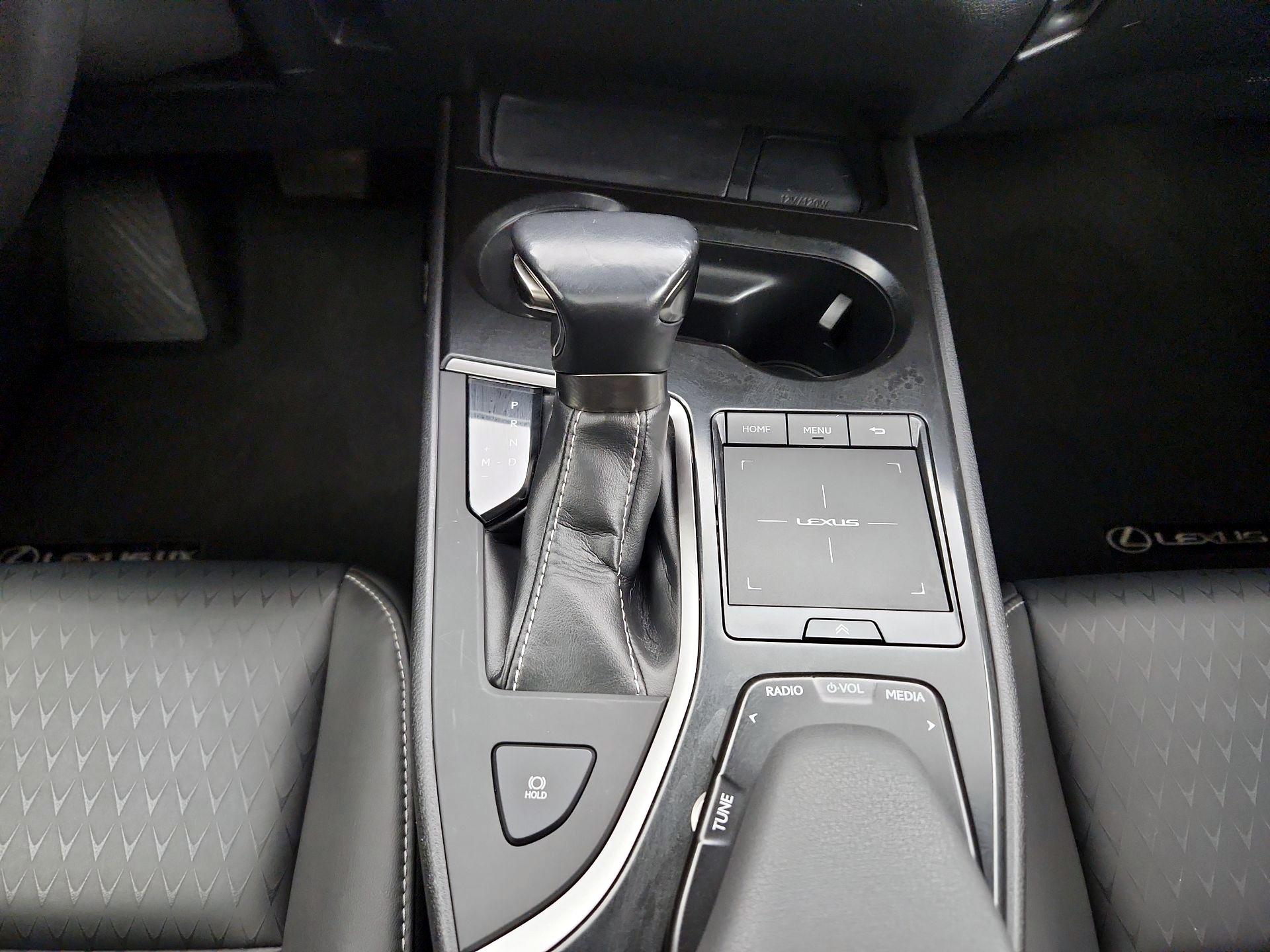 Thumbnail: 2019 Lexus UX - 16