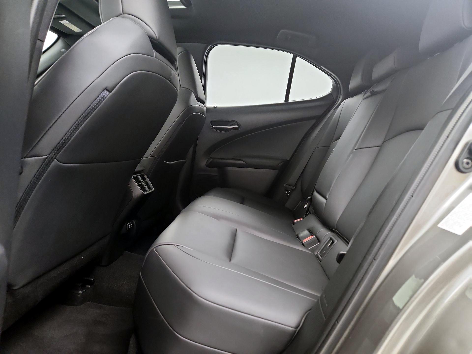 Thumbnail: 2019 Lexus UX - 19