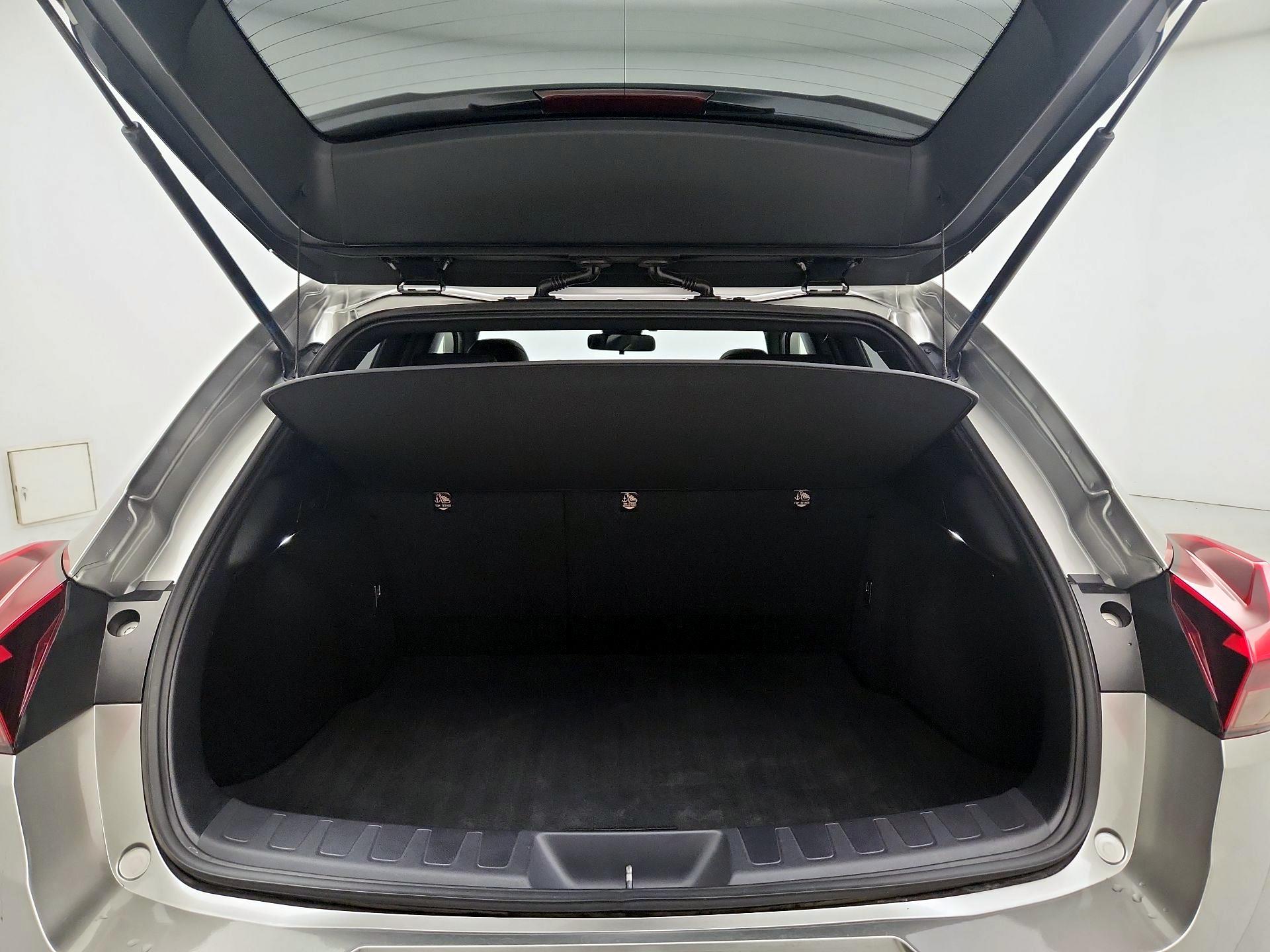 Thumbnail: 2019 Lexus UX - 20