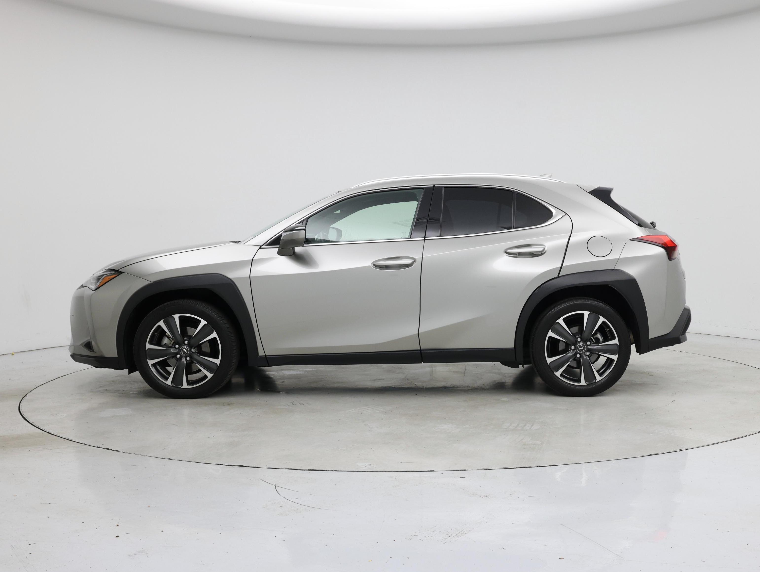 Thumbnail: 2019 Lexus UX - 3