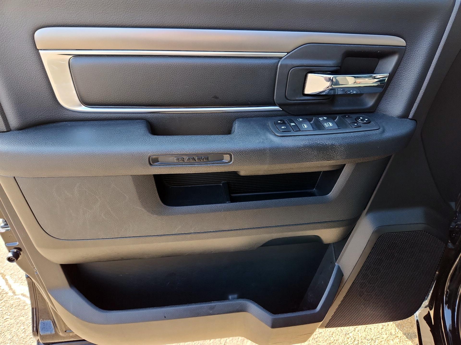 Thumbnail: 2022 RAM 1500 Classic - 10
