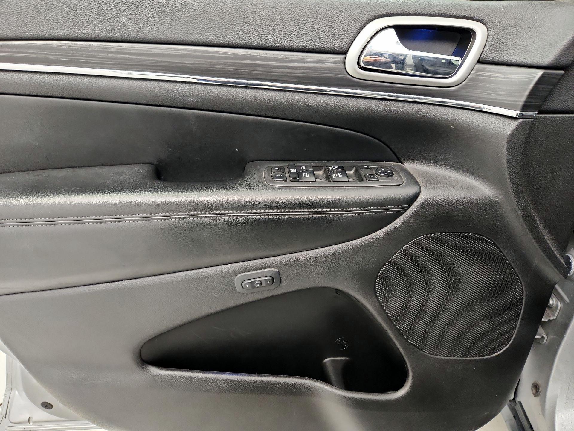 Thumbnail: 2019 Jeep Grand Cherokee - 12