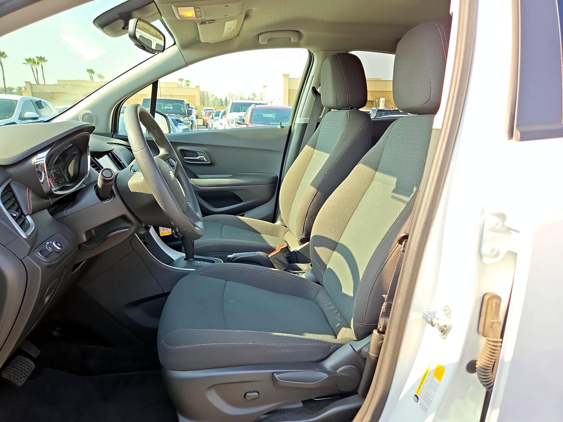 Thumbnail: 2022 Chevrolet Trax - 9