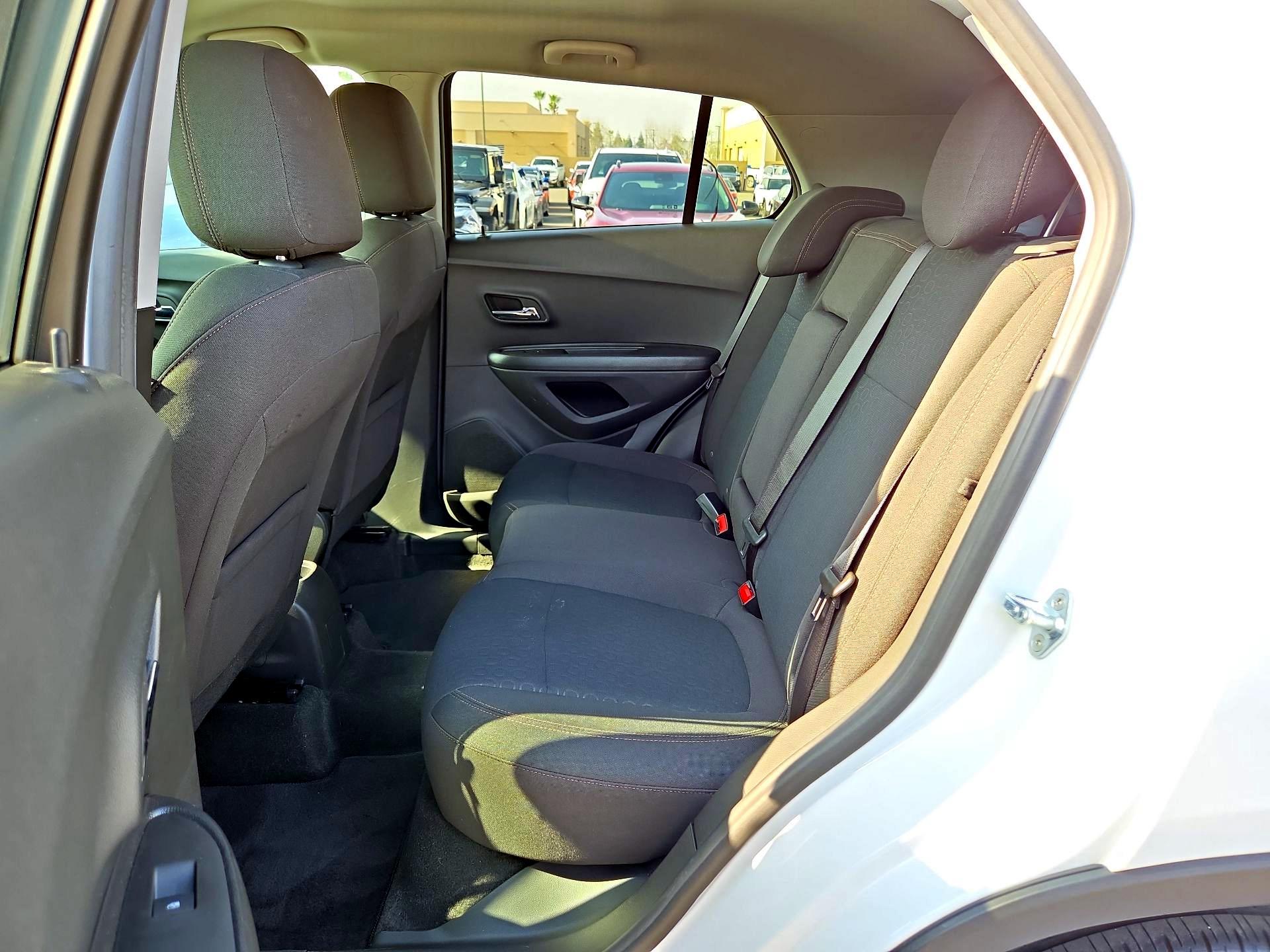 Thumbnail: 2022 Chevrolet Trax - 17