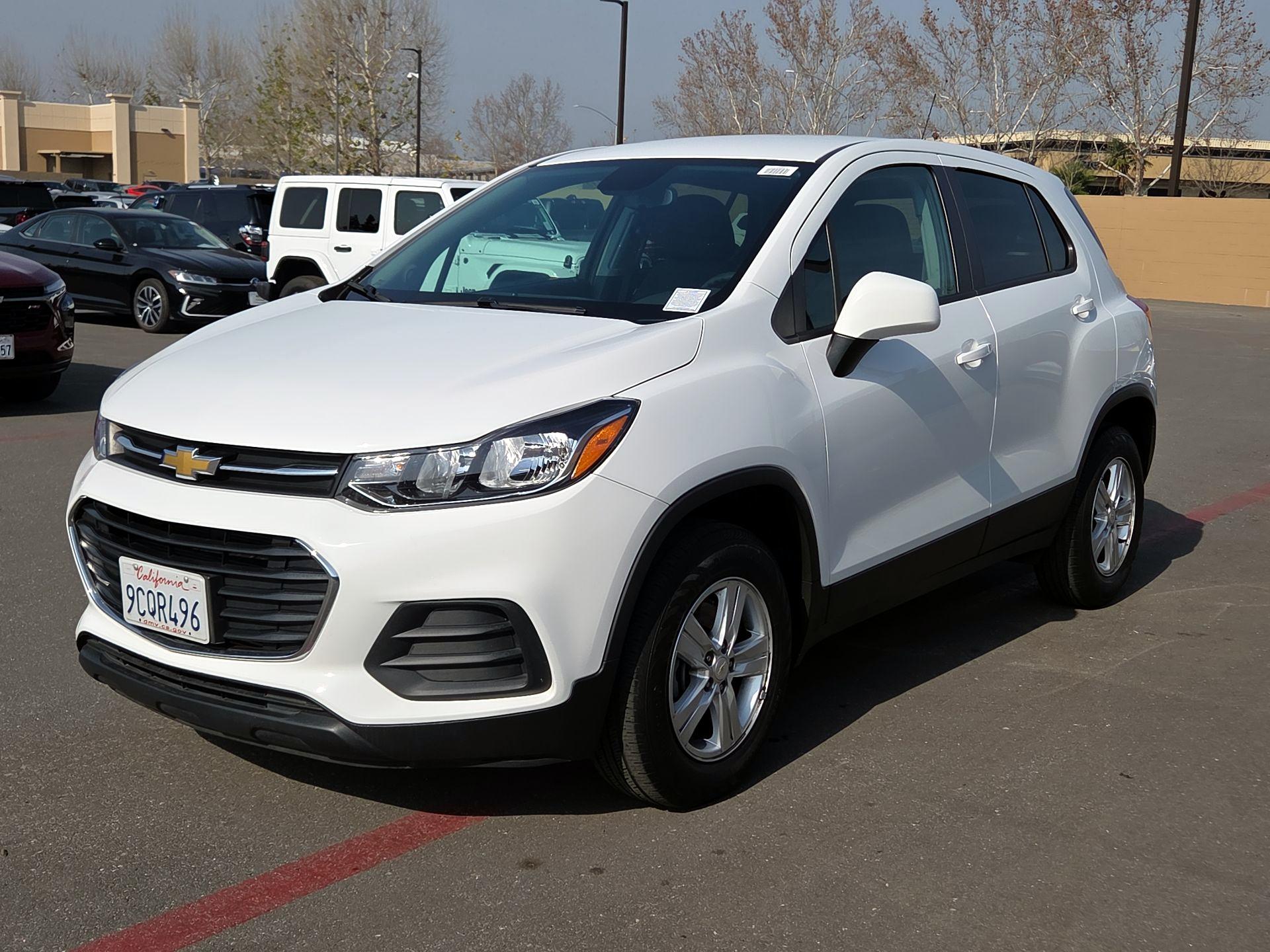 Thumbnail: 2022 Chevrolet Trax - 3