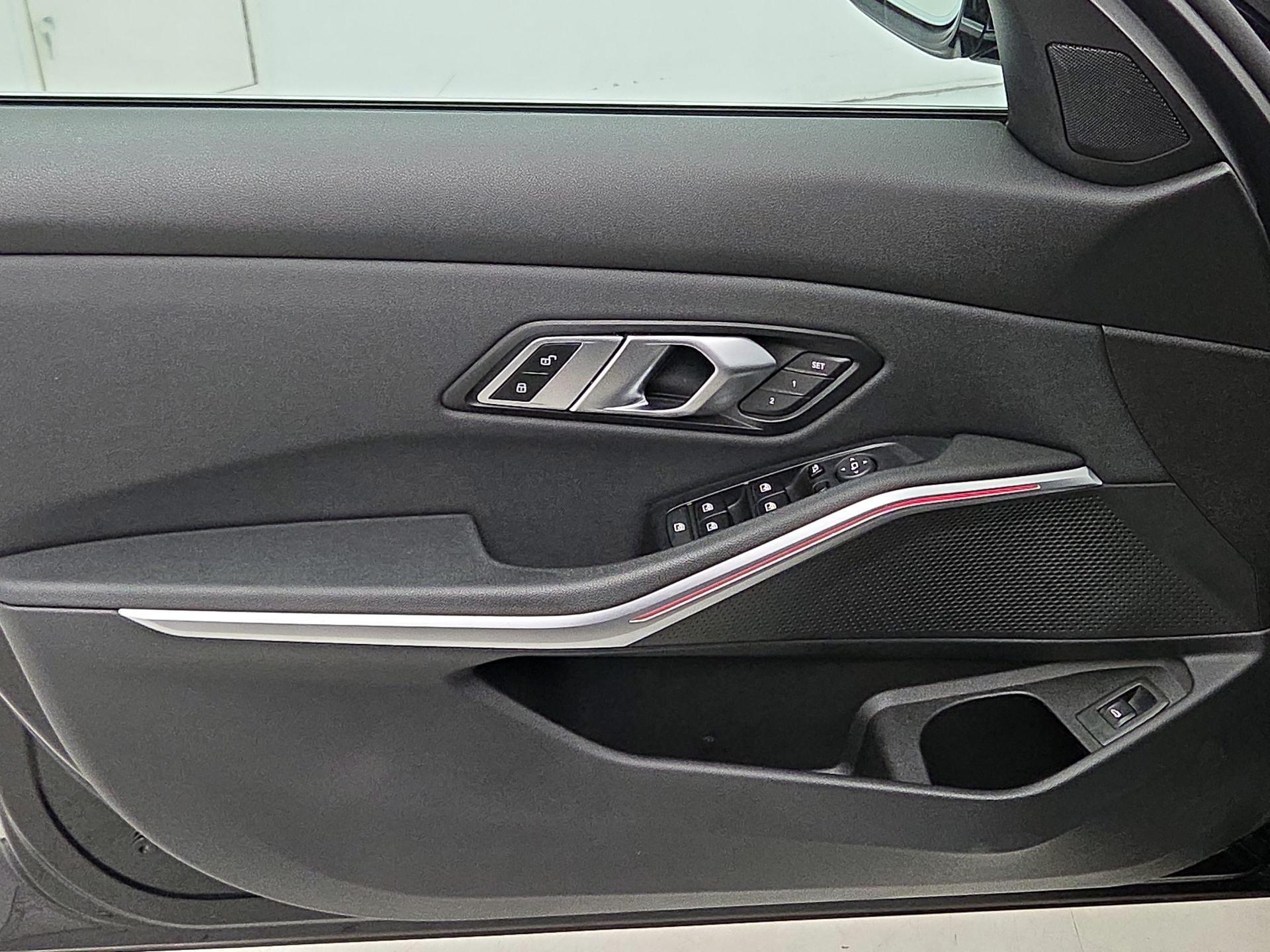 Thumbnail: 2021 BMW 3 Series - 12