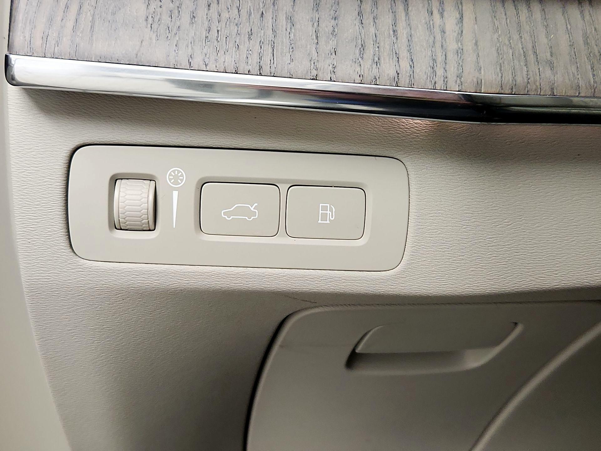 Thumbnail: 2022 Volvo XC90 - 13