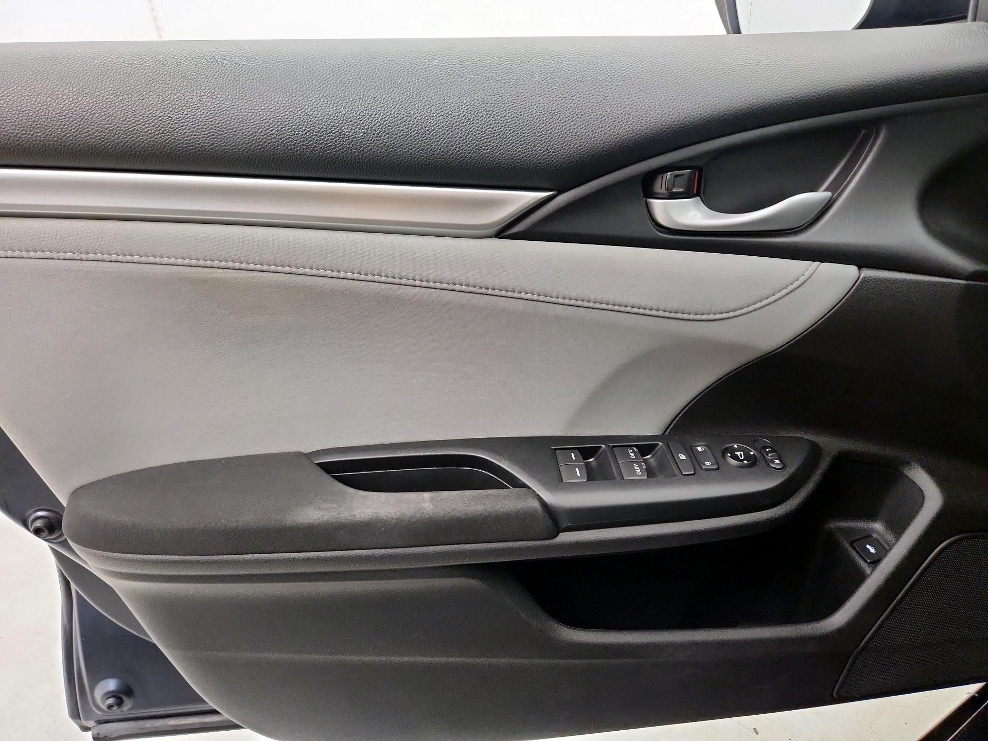 Thumbnail: 2016 Honda Civic - 12