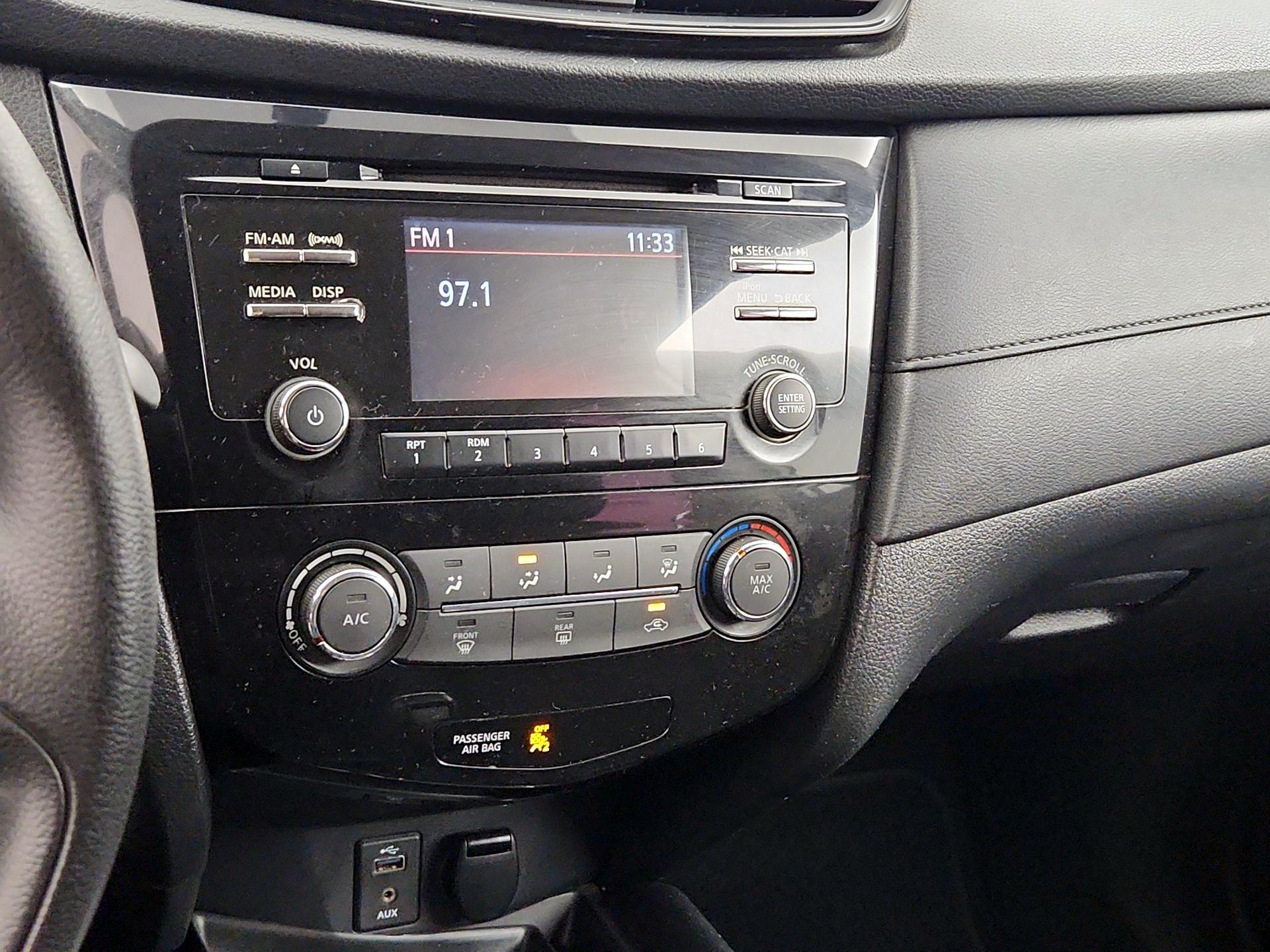 Thumbnail: 2017 Nissan Rogue - 16