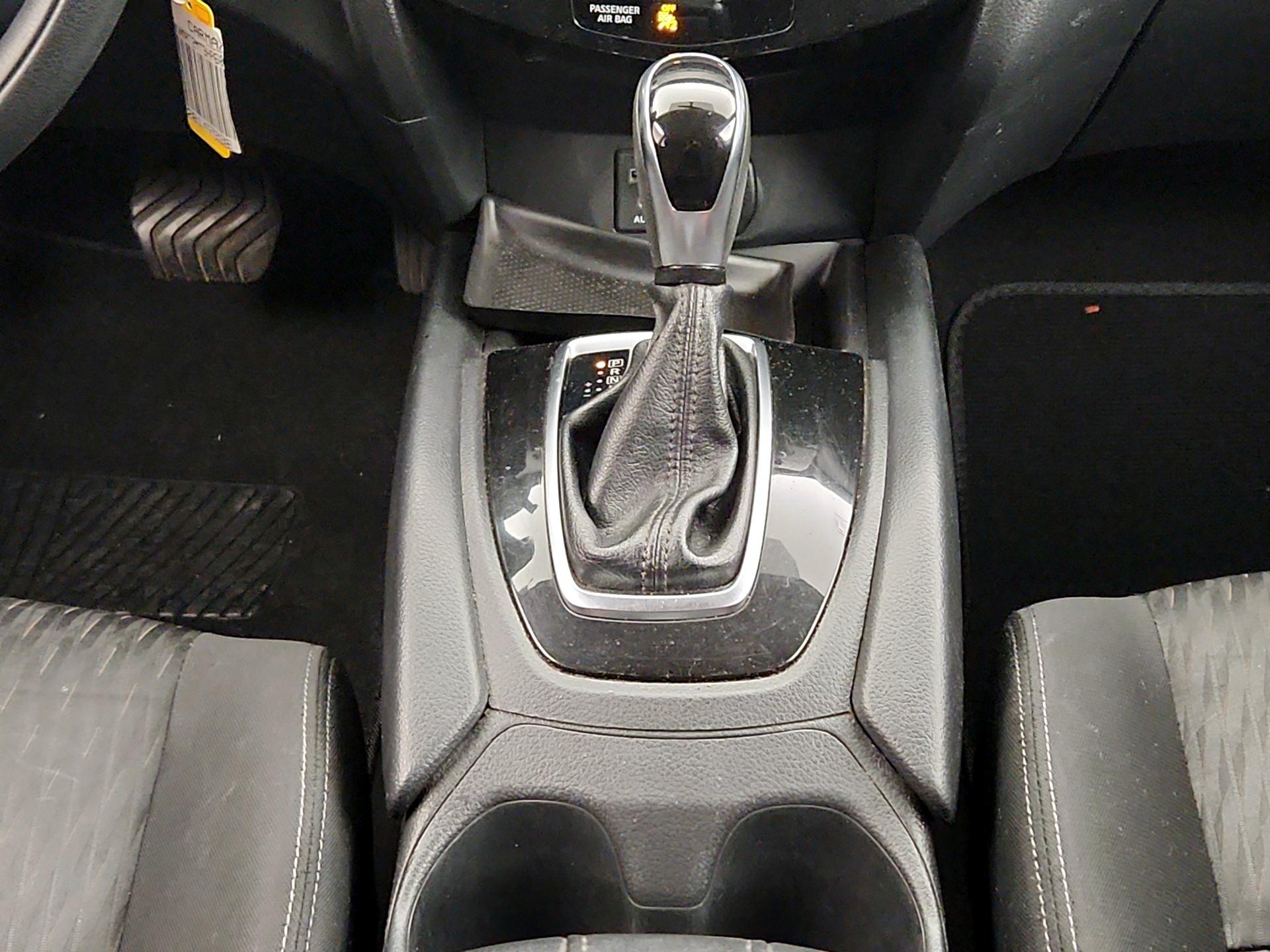 Thumbnail: 2017 Nissan Rogue - 17