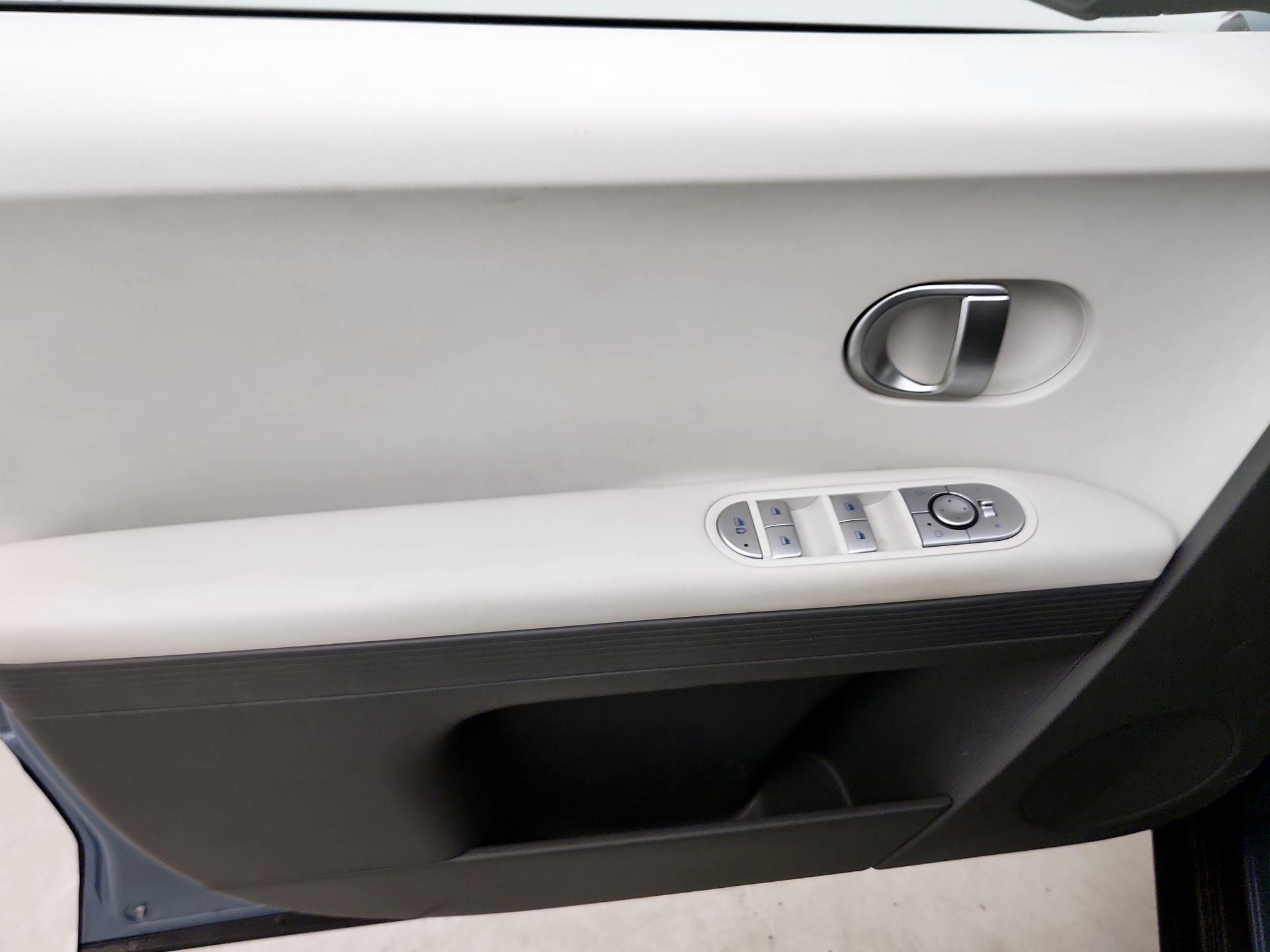 Thumbnail: 2022 Hyundai Ioniq 5 - 12