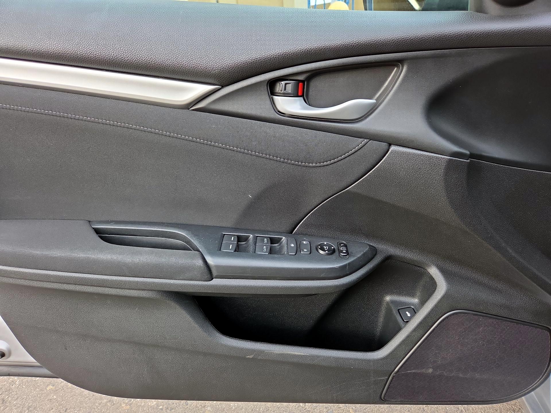 Thumbnail: 2016 Honda Civic - 10