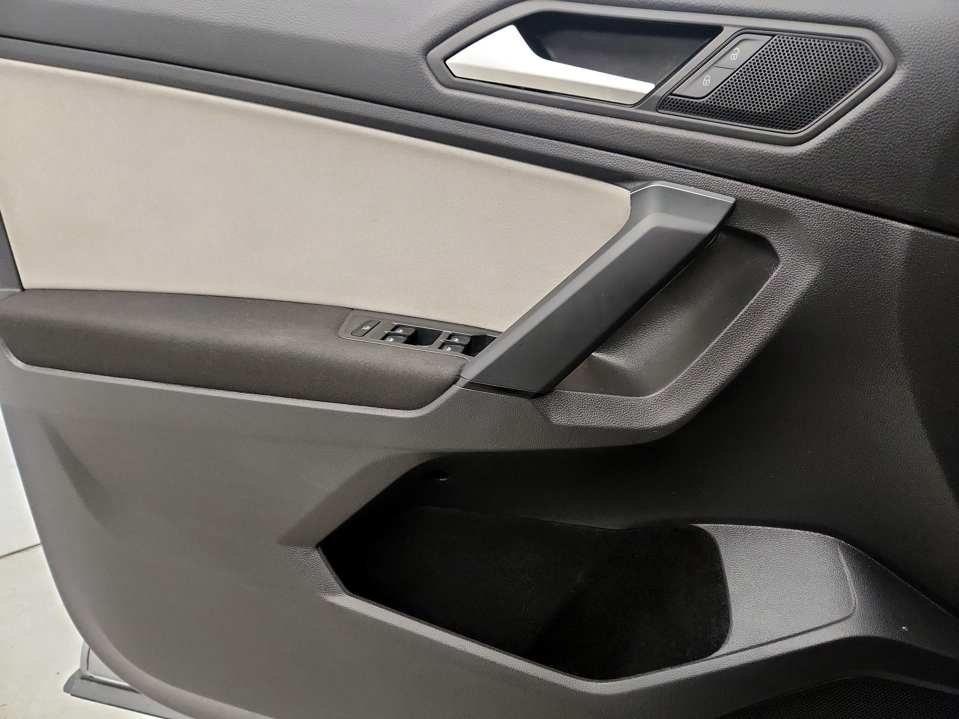 Thumbnail: 2019 Volkswagen Tiguan - 12