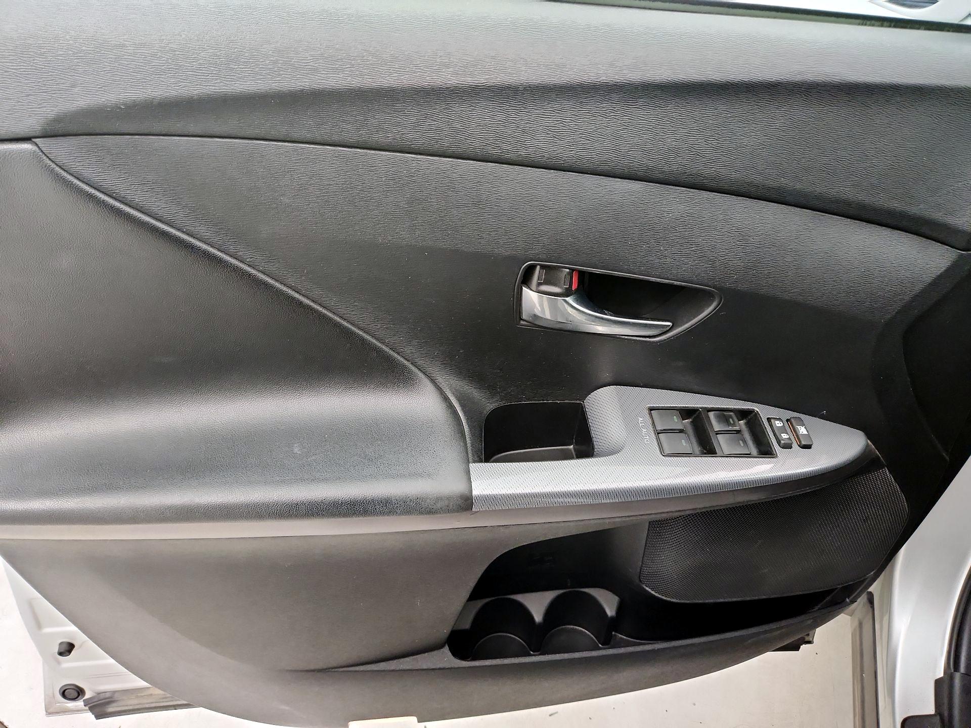 Thumbnail: 2014 Toyota Venza - 12