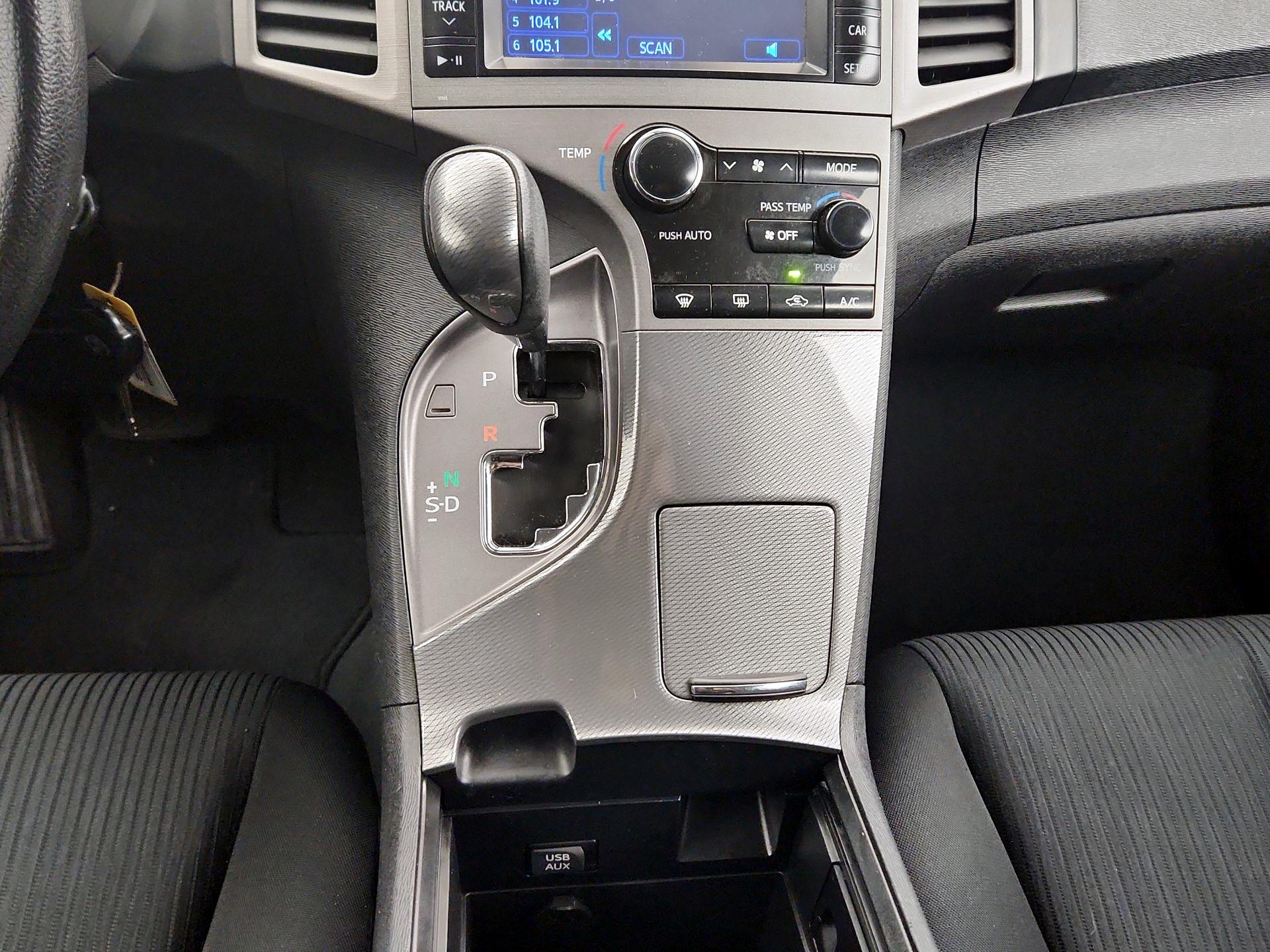 Thumbnail: 2014 Toyota Venza - 16