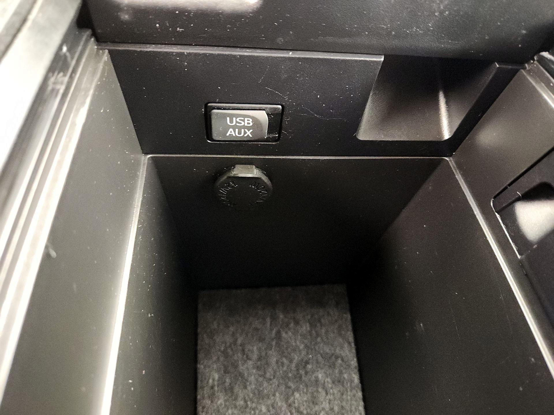 Thumbnail: 2014 Toyota Venza - 17