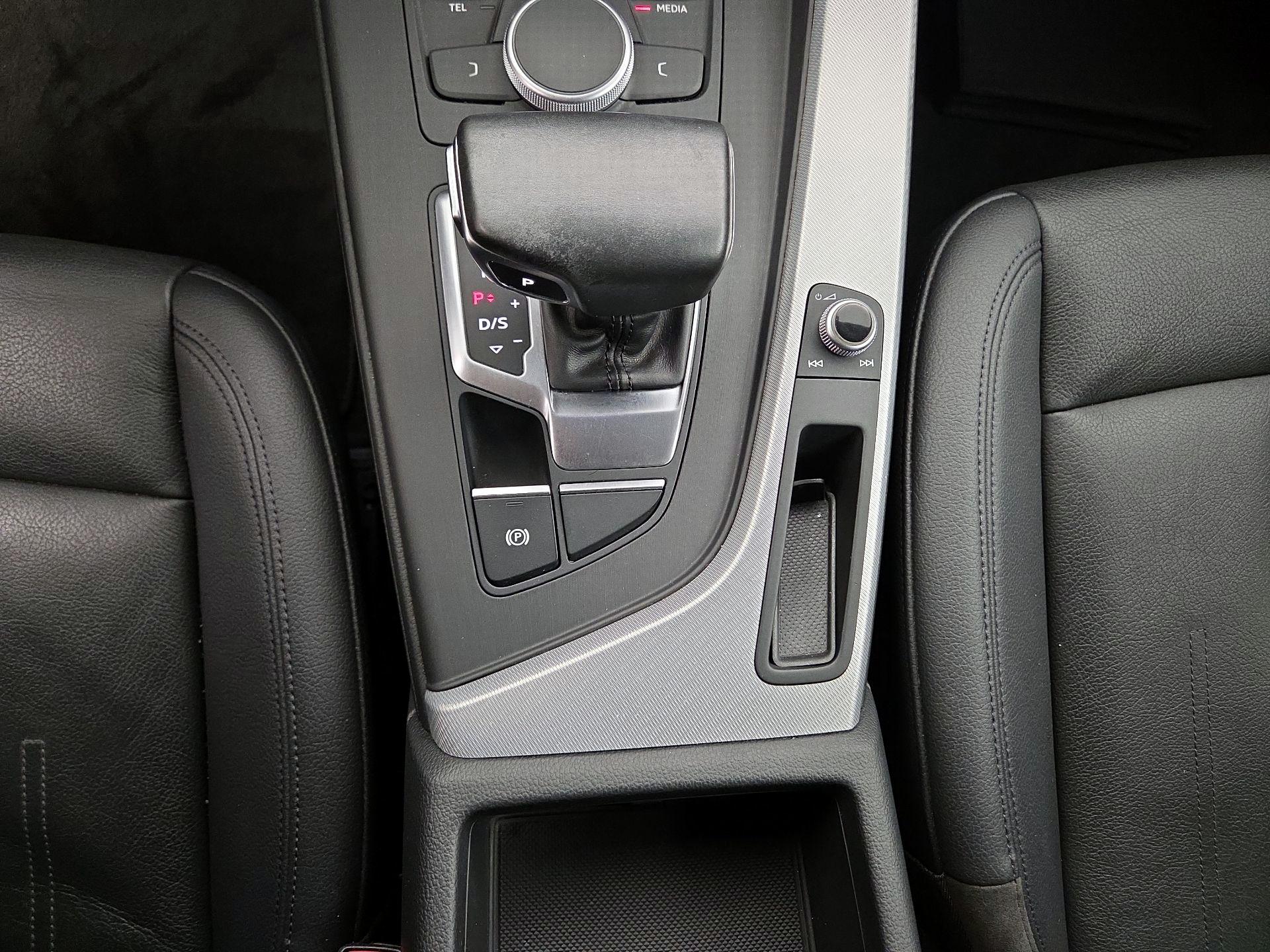 Thumbnail: 2017 Audi A4 - 17