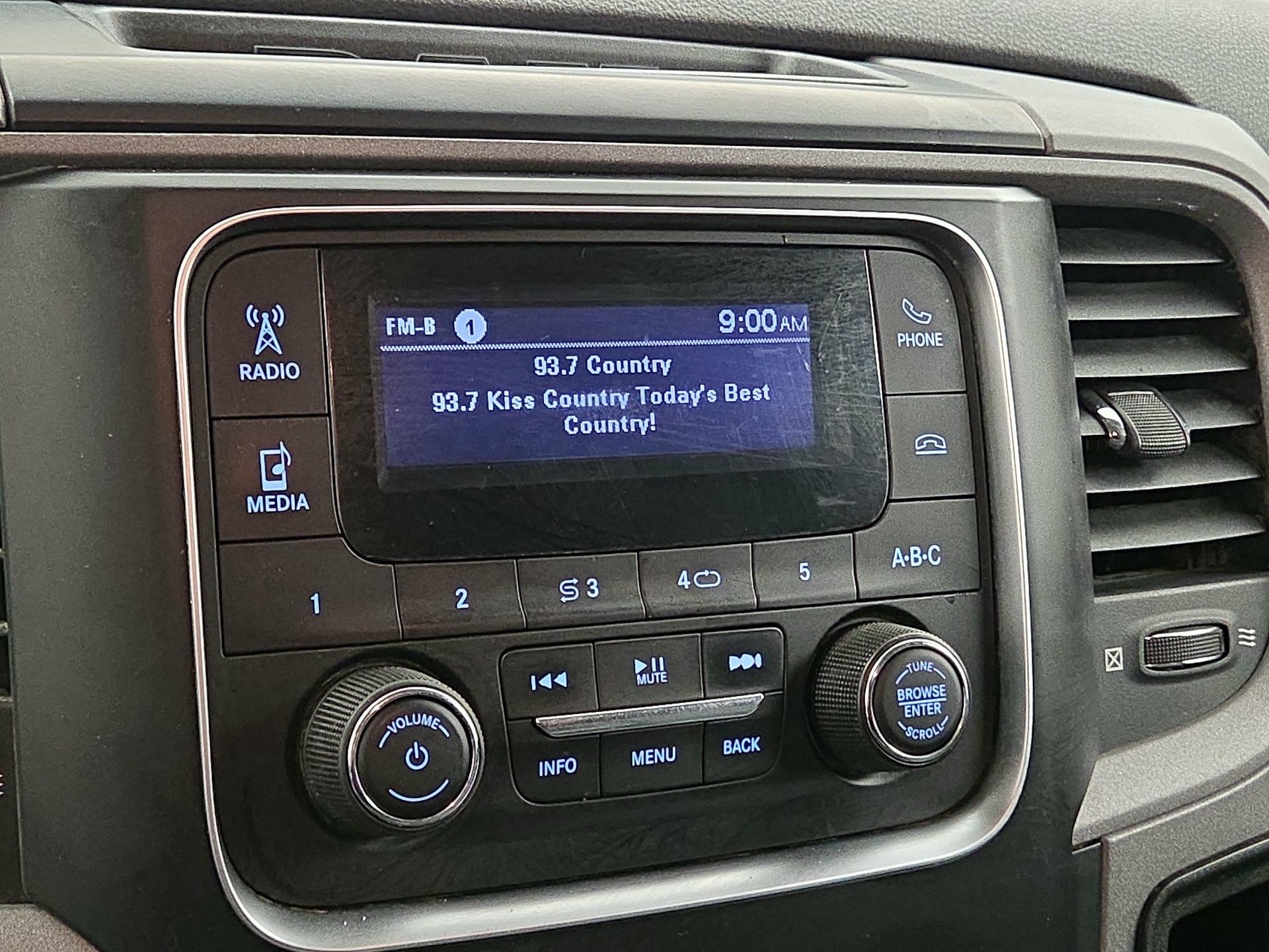 Thumbnail: 2019 RAM 1500 Classic - 15