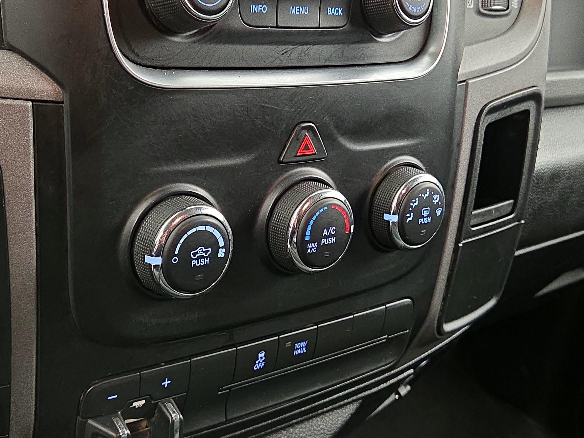 Thumbnail: 2019 RAM 1500 Classic - 16