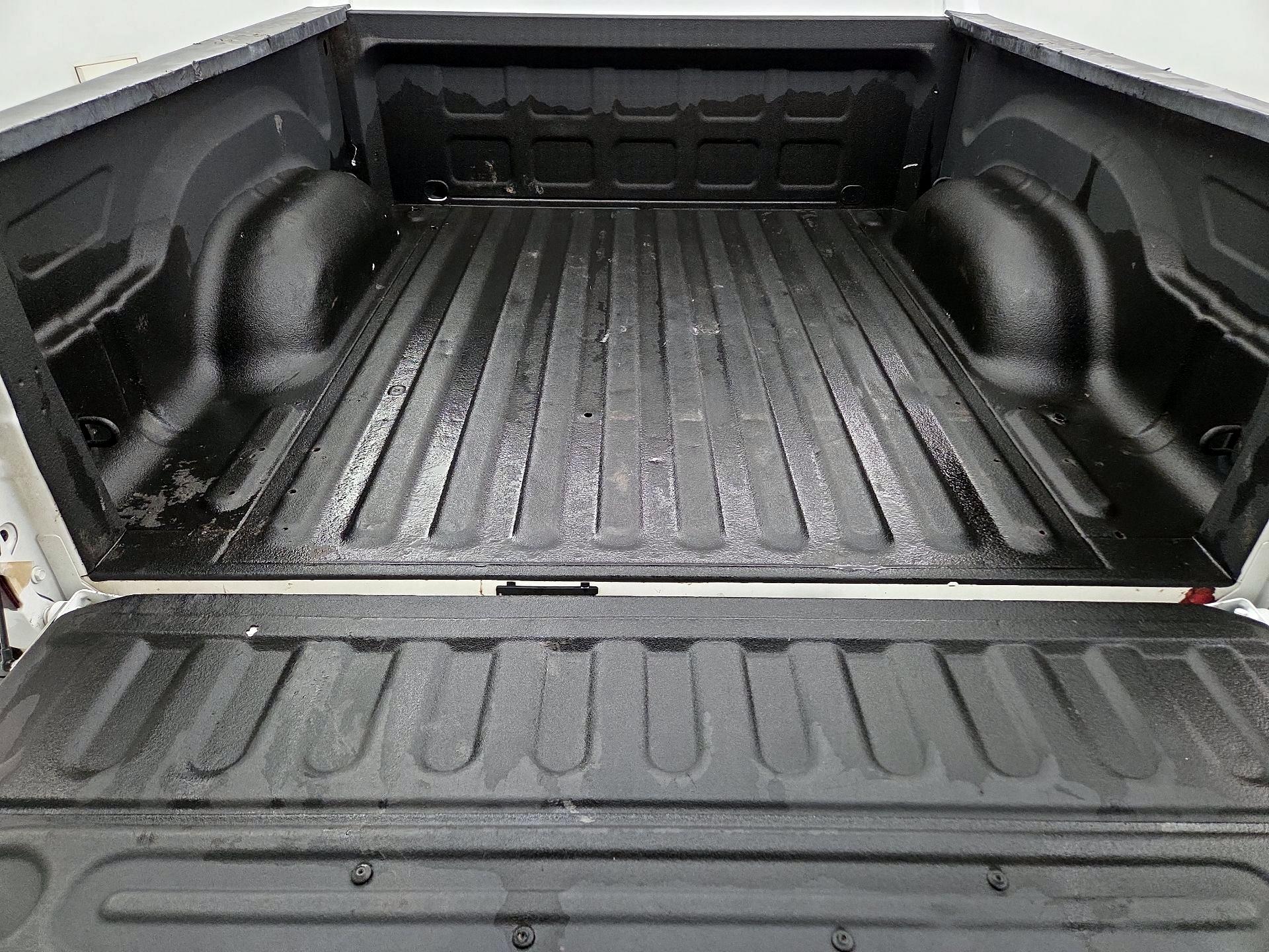 Thumbnail: 2019 RAM 1500 Classic - 19