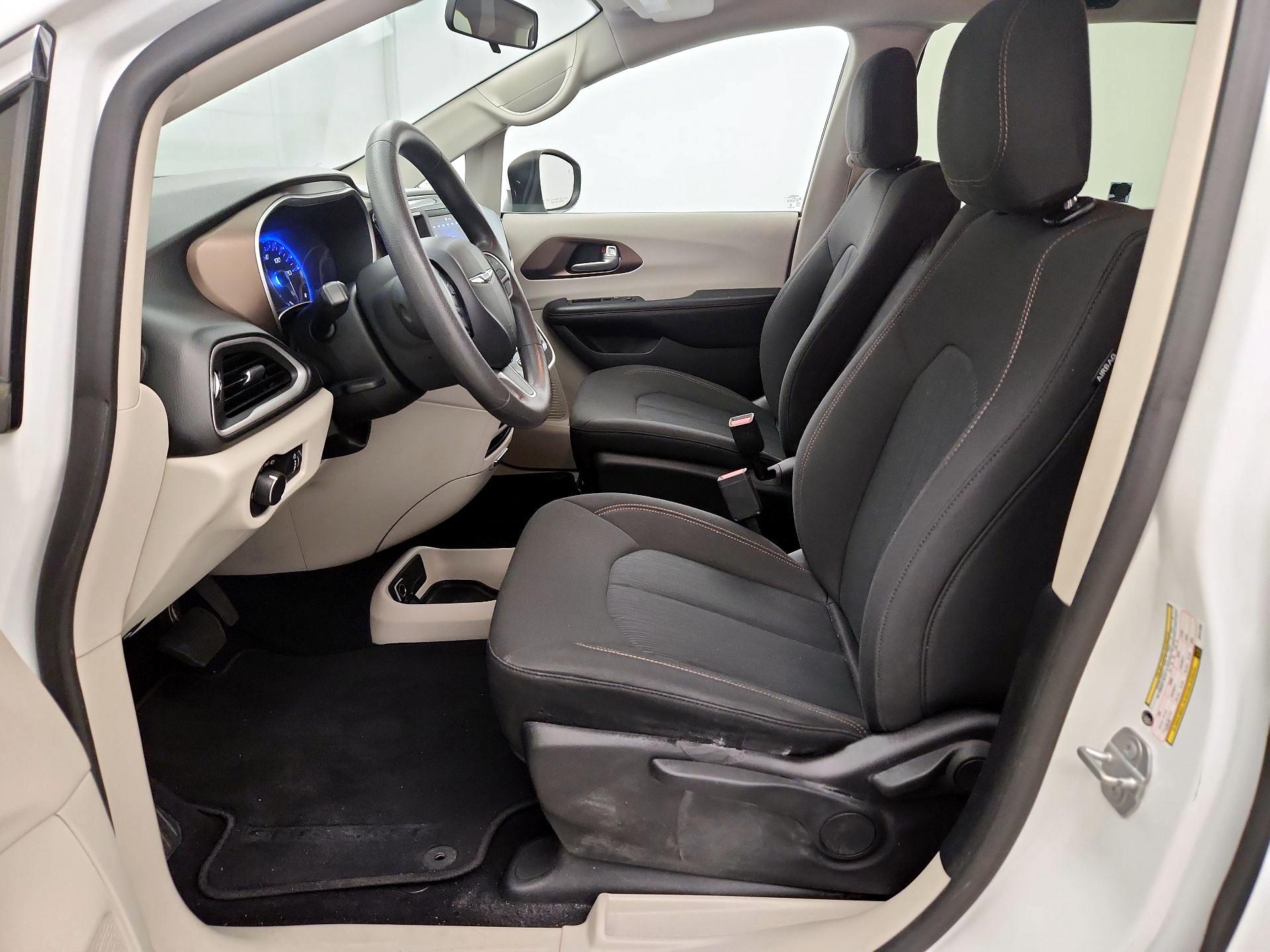 Thumbnail: 2018 Chrysler Pacifica - 11