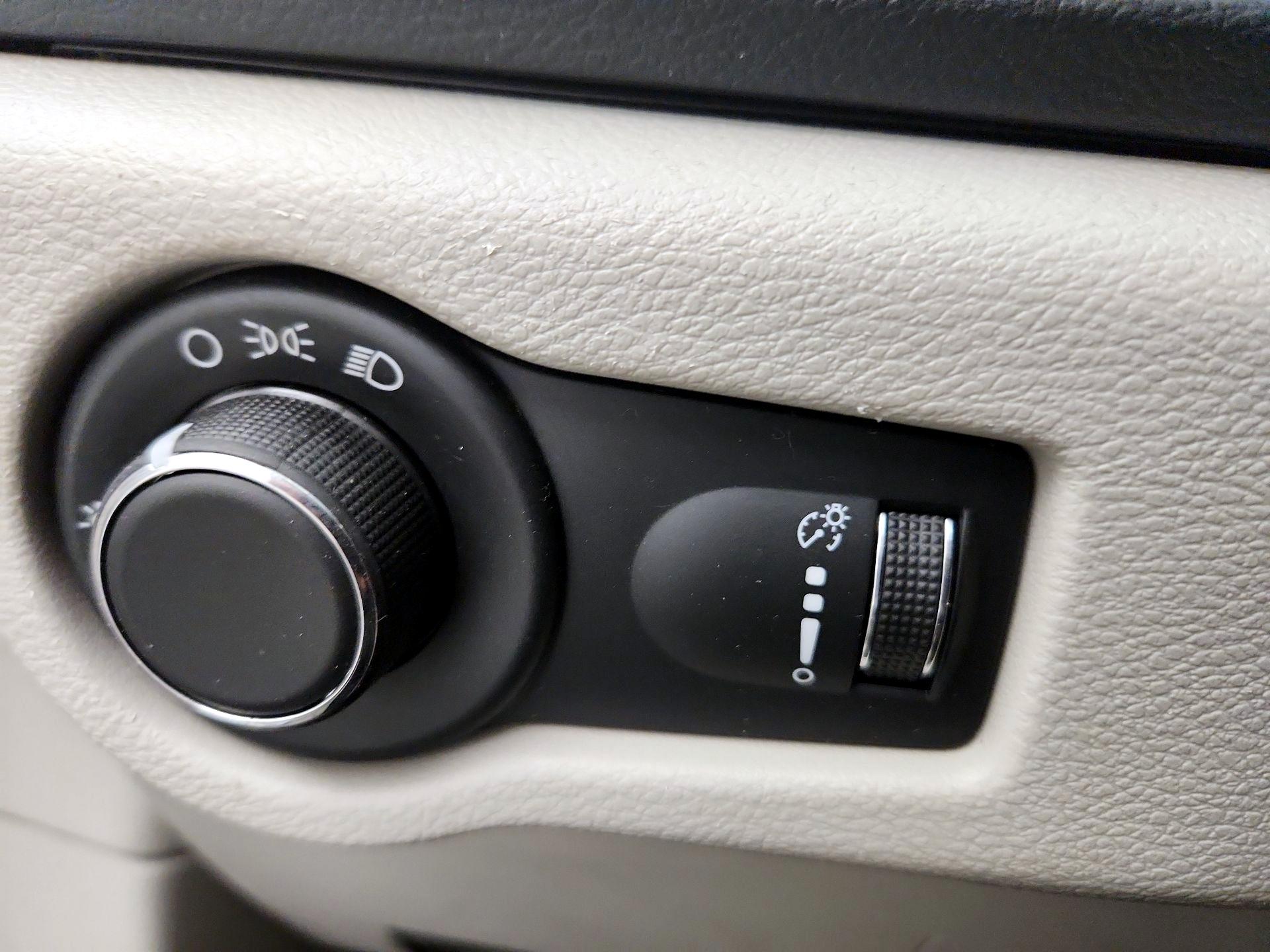 Thumbnail: 2018 Chrysler Pacifica - 13