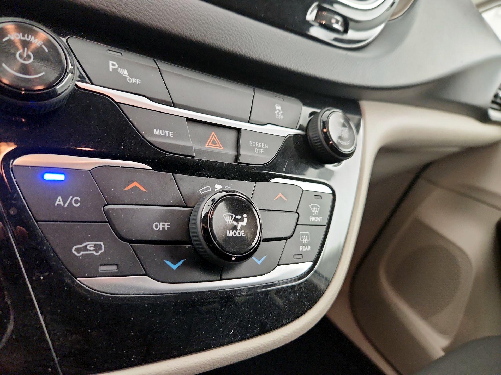 Thumbnail: 2018 Chrysler Pacifica - 16