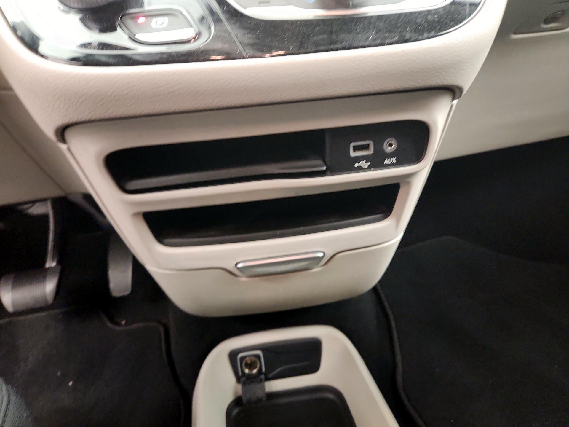 Thumbnail: 2018 Chrysler Pacifica - 18