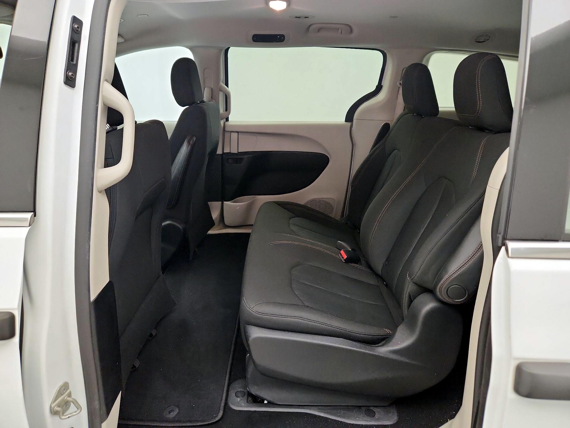 Thumbnail: 2018 Chrysler Pacifica - 19