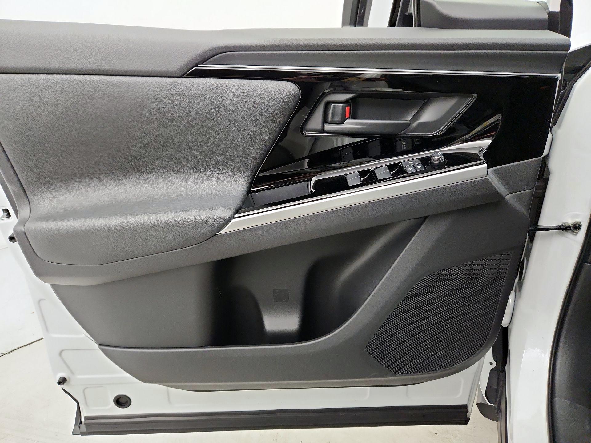 Thumbnail: 2024 Toyota bZ4X - 12